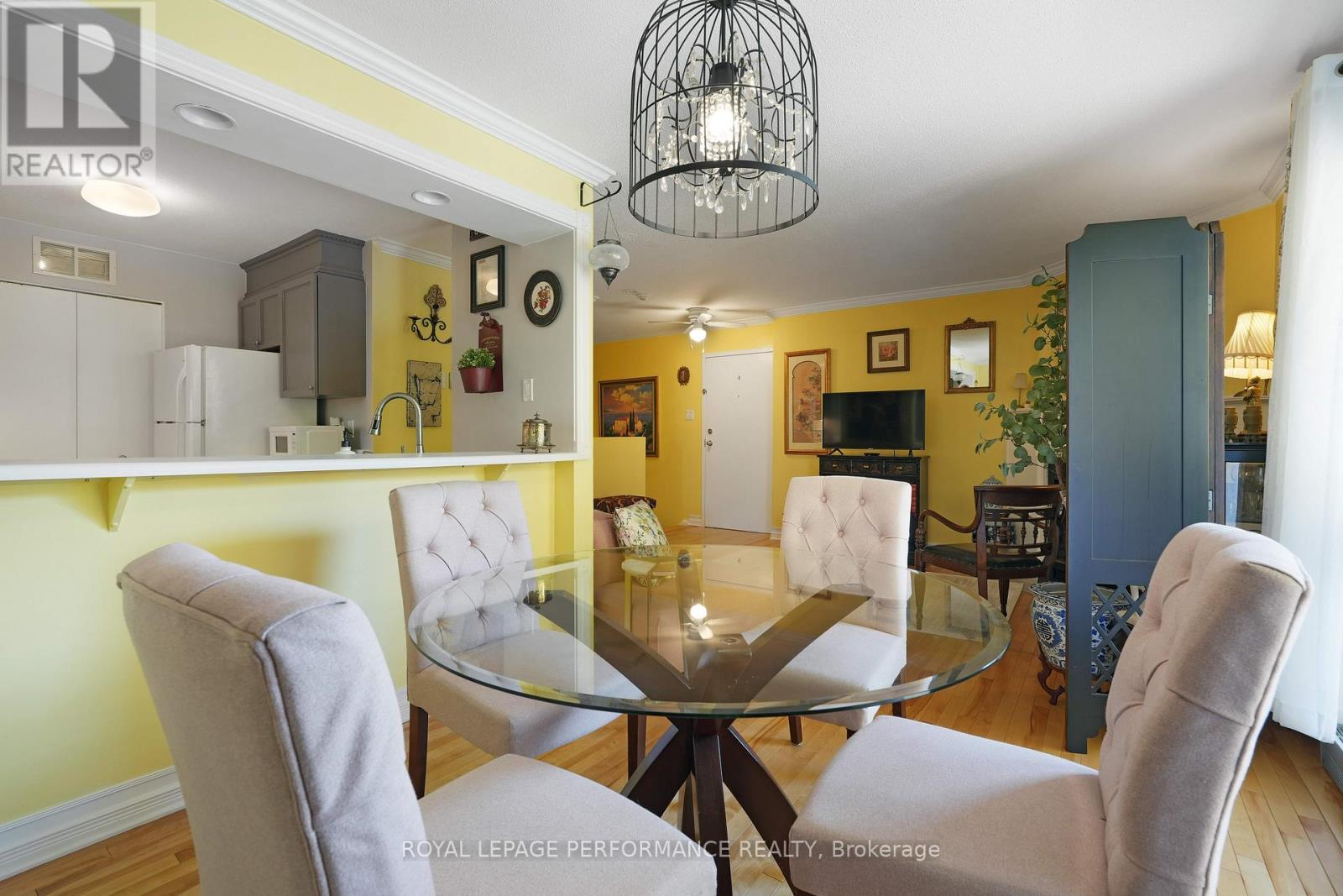 402 - 1589 St Bernard Street, Ottawa, Ontario  K1T 3H8 - Photo 9 - X12449682
