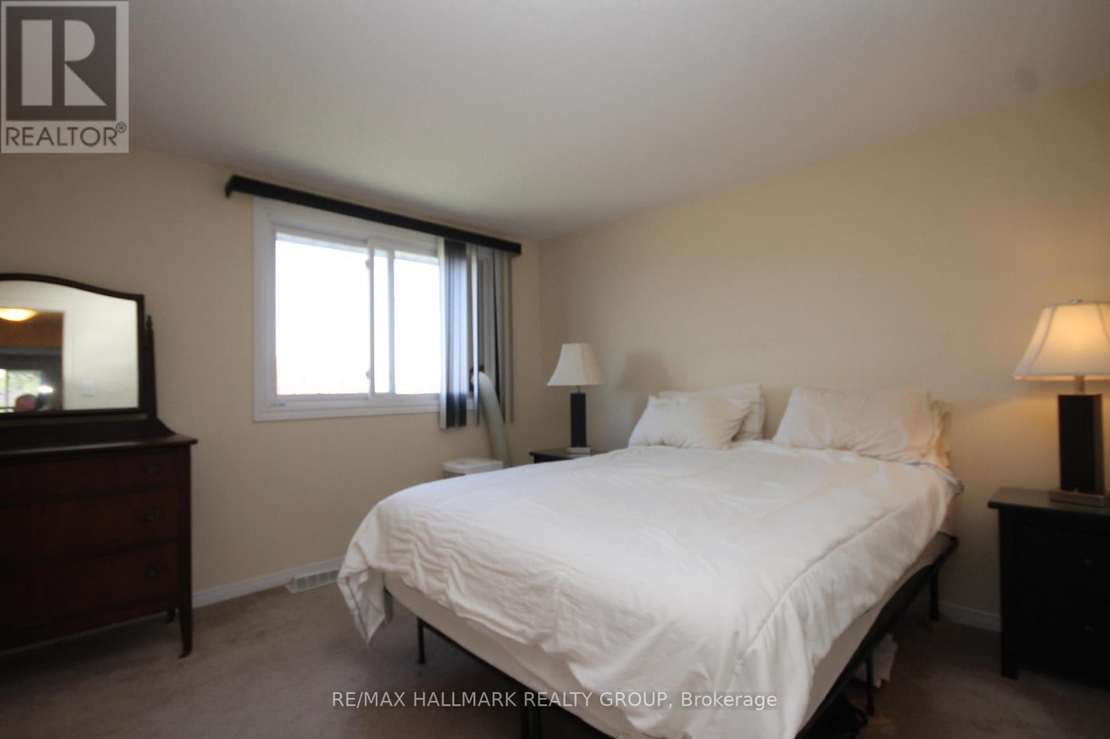 49 Bellman Drive, Ottawa, Ontario  K2H 8S4 - Photo 14 - X12449711