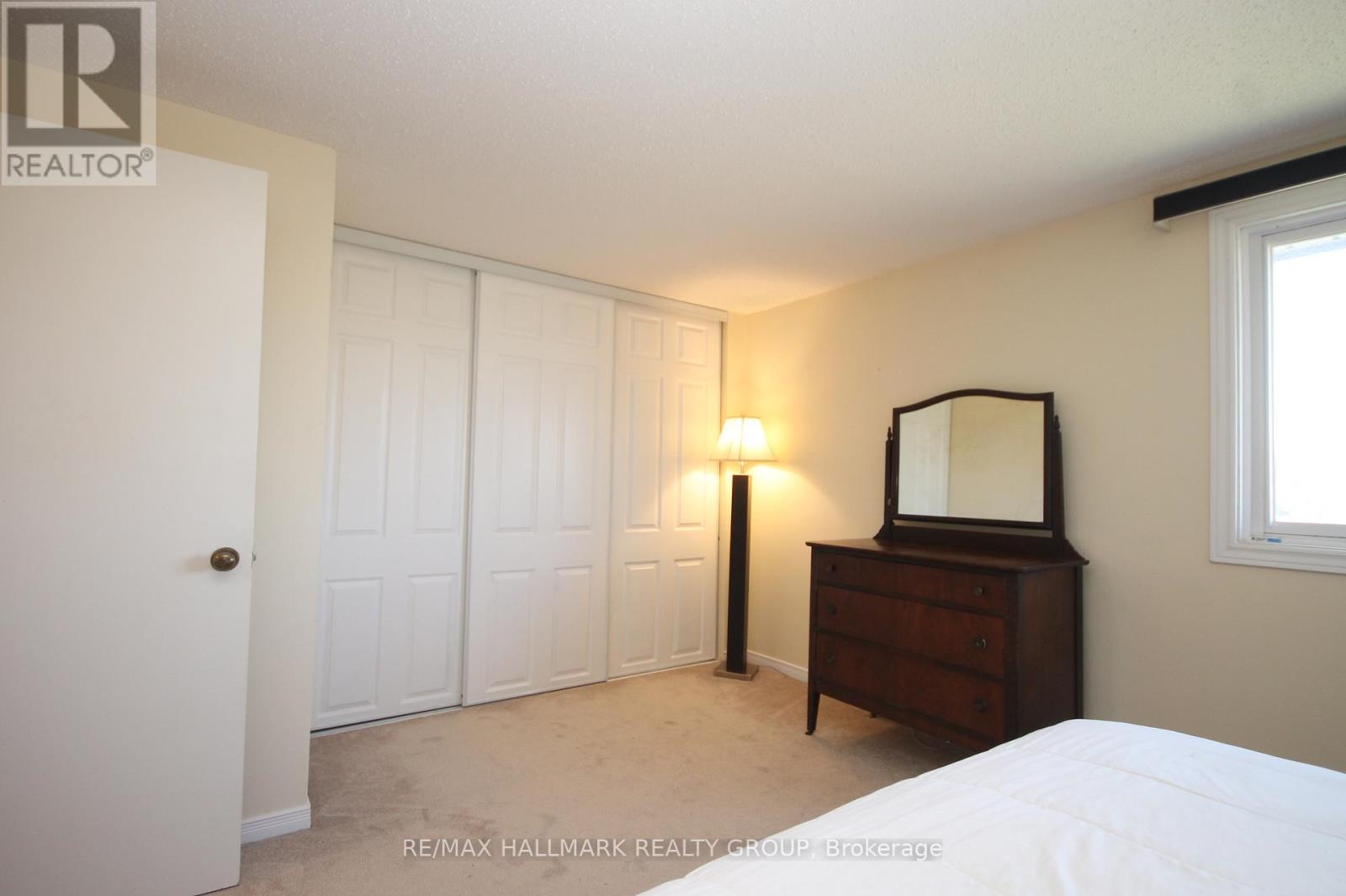 49 Bellman Drive, Ottawa, Ontario  K2H 8S4 - Photo 15 - X12449711