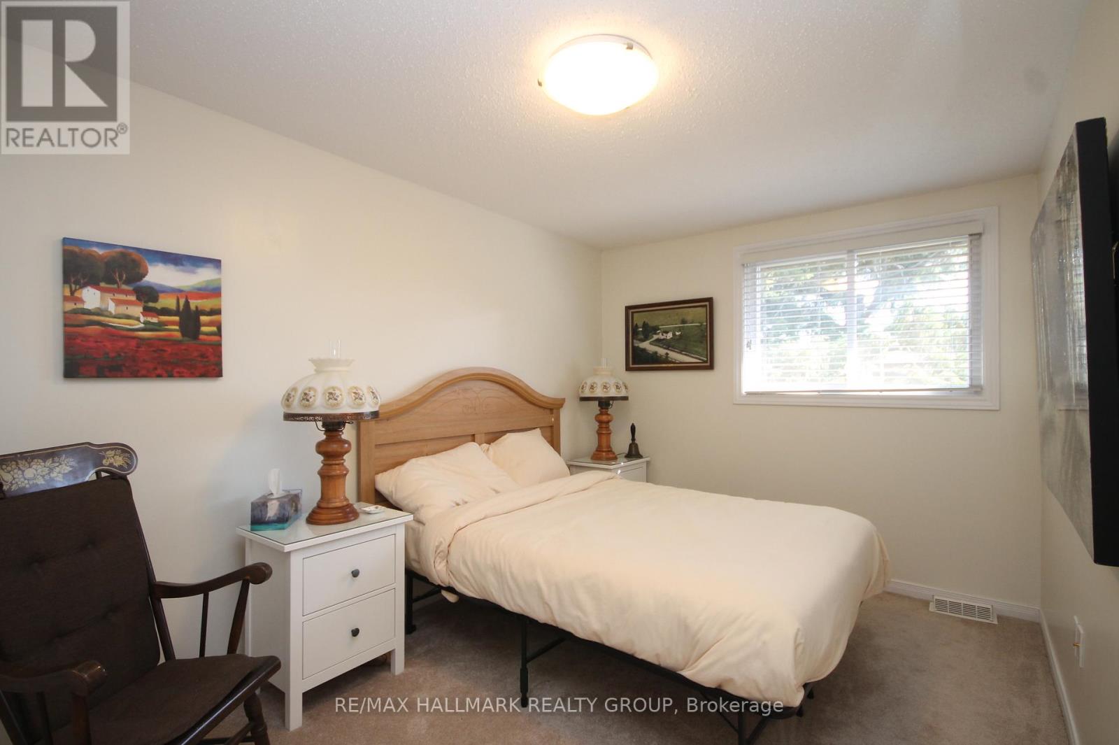 49 Bellman Drive, Ottawa, Ontario  K2H 8S4 - Photo 18 - X12449711