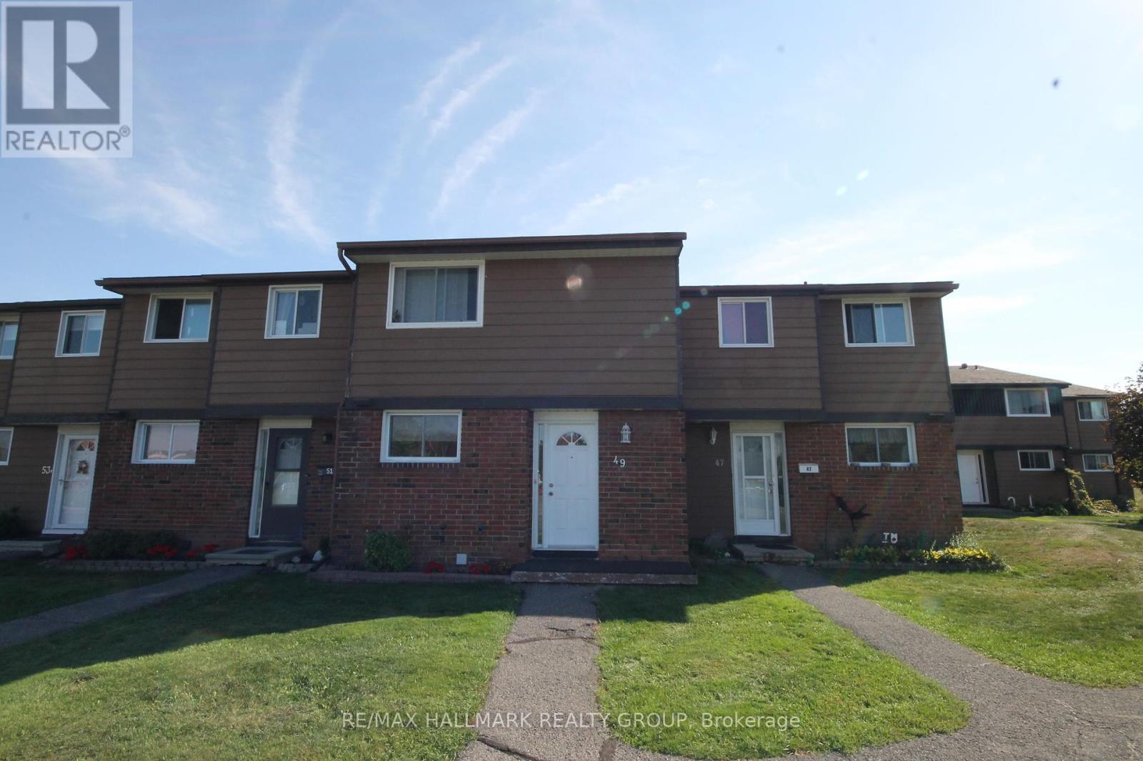 49 Bellman Drive, Ottawa, Ontario  K2H 8S4 - Photo 2 - X12449711