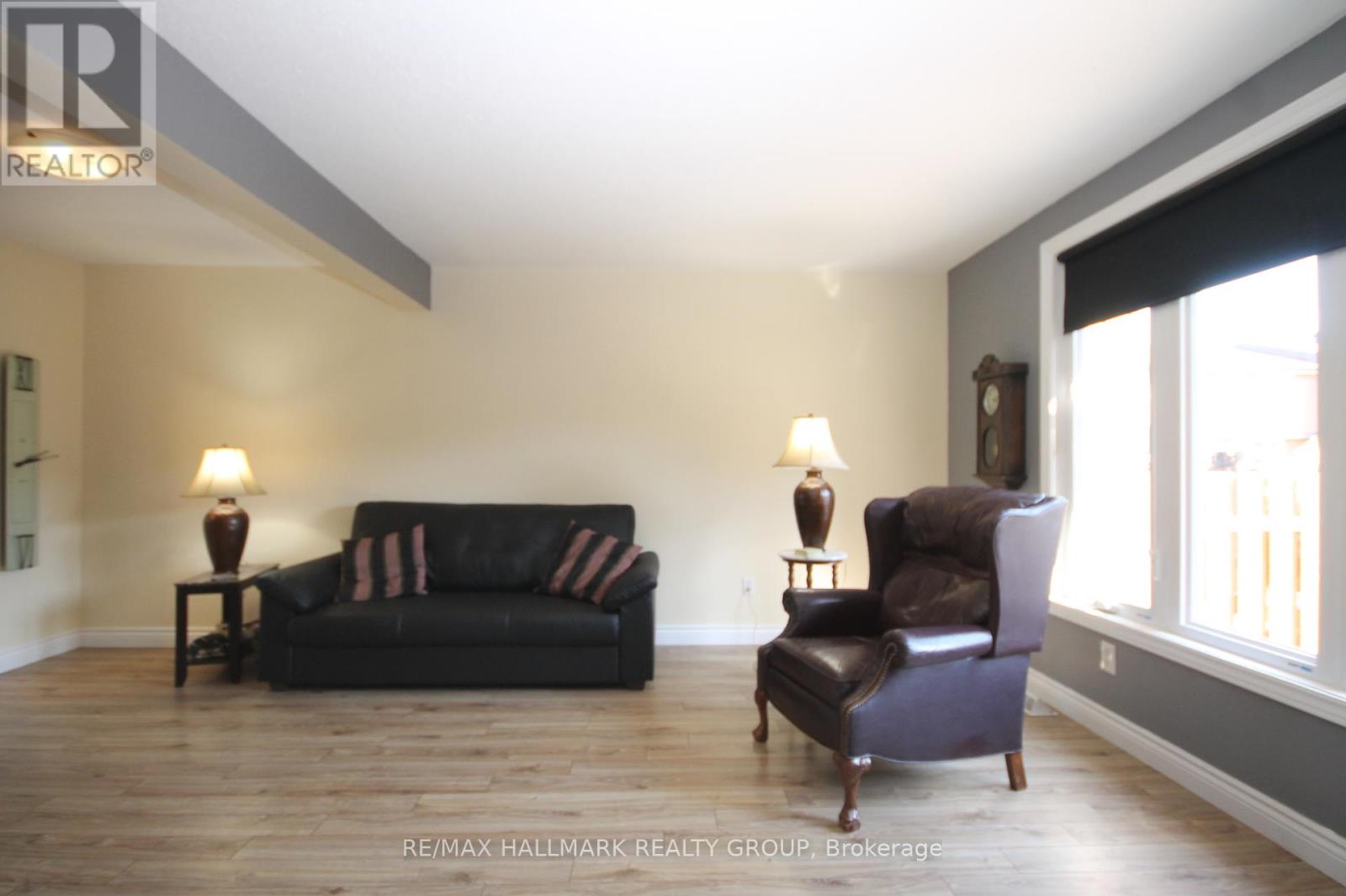 49 Bellman Drive, Ottawa, Ontario  K2H 8S4 - Photo 9 - X12449711