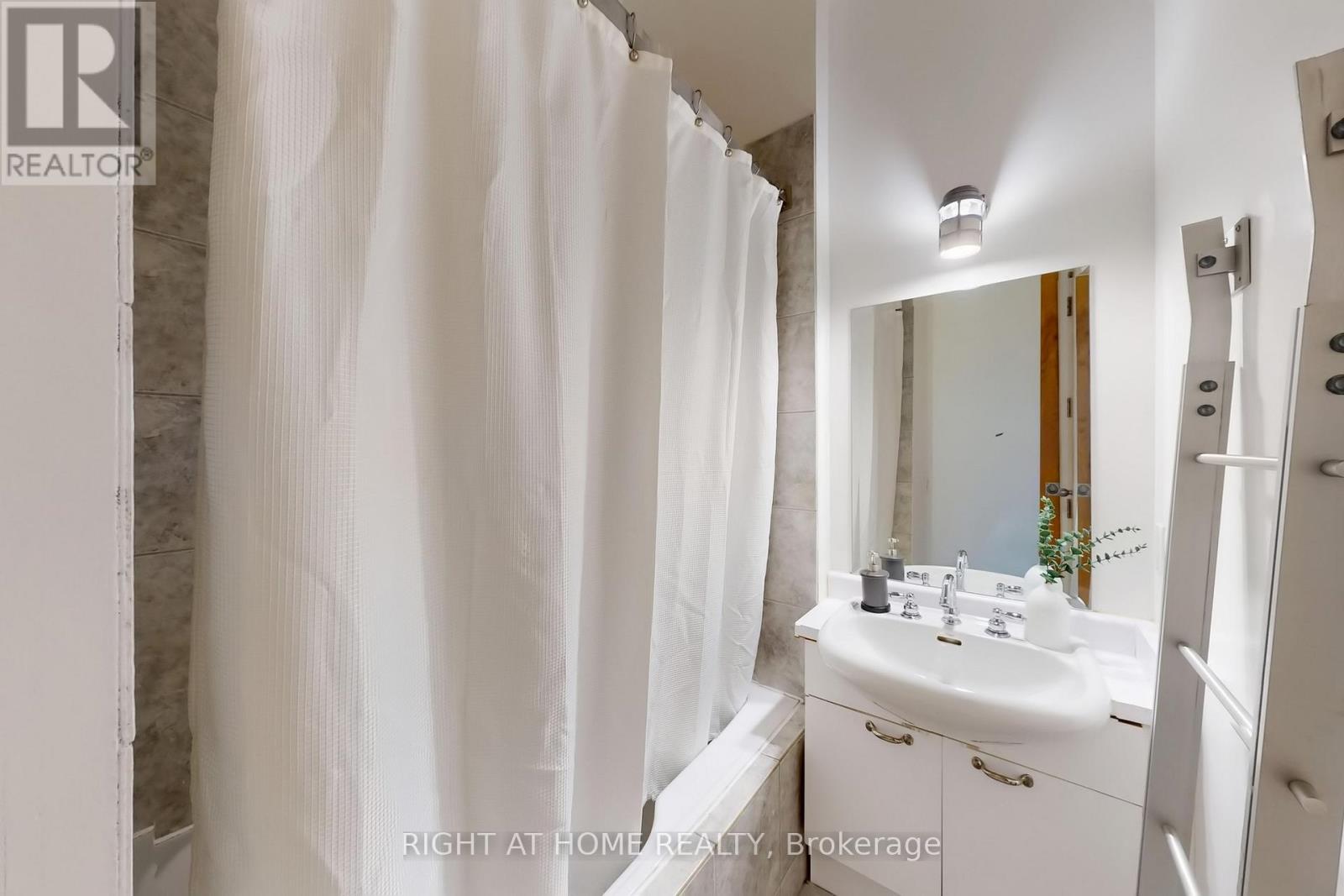 1046 - 155 Dalhousie Street, Toronto (Church-Yonge Corridor), Ontario  M5B 2P7 - Photo 16 - C12449537