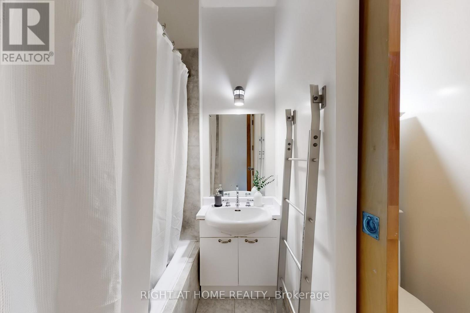 1046 - 155 Dalhousie Street, Toronto (Church-Yonge Corridor), Ontario  M5B 2P7 - Photo 17 - C12449537