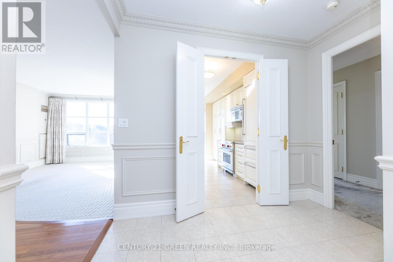 402 - 10 Old York Mills Road, Toronto (Bridle Path-Sunnybrook-York Mills), Ontario  M2P 2G9 - Photo 16 - C12449540