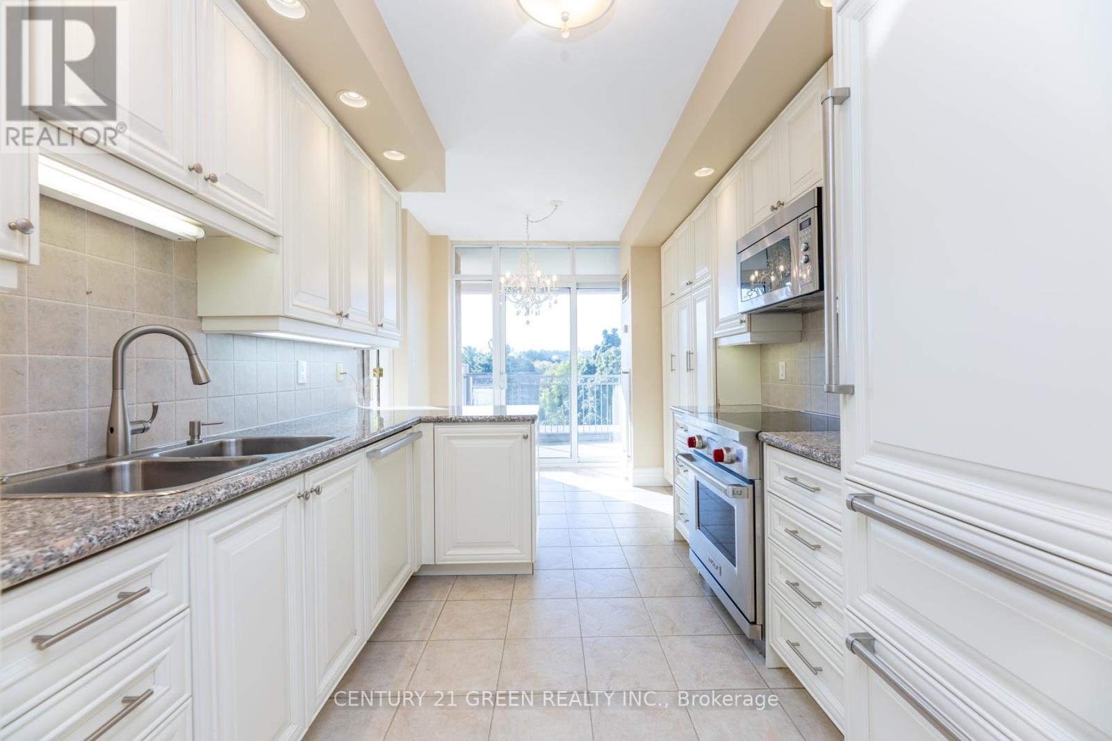 402 - 10 Old York Mills Road, Toronto (Bridle Path-Sunnybrook-York Mills), Ontario  M2P 2G9 - Photo 17 - C12449540