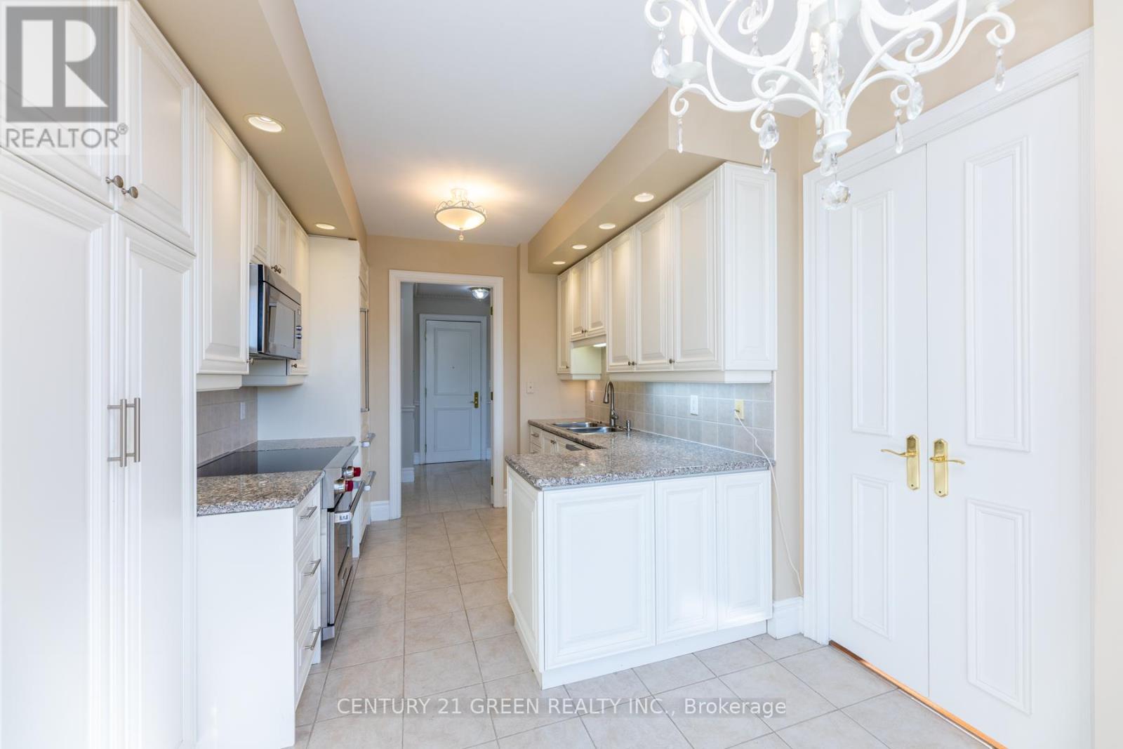 402 - 10 Old York Mills Road, Toronto (Bridle Path-Sunnybrook-York Mills), Ontario  M2P 2G9 - Photo 19 - C12449540
