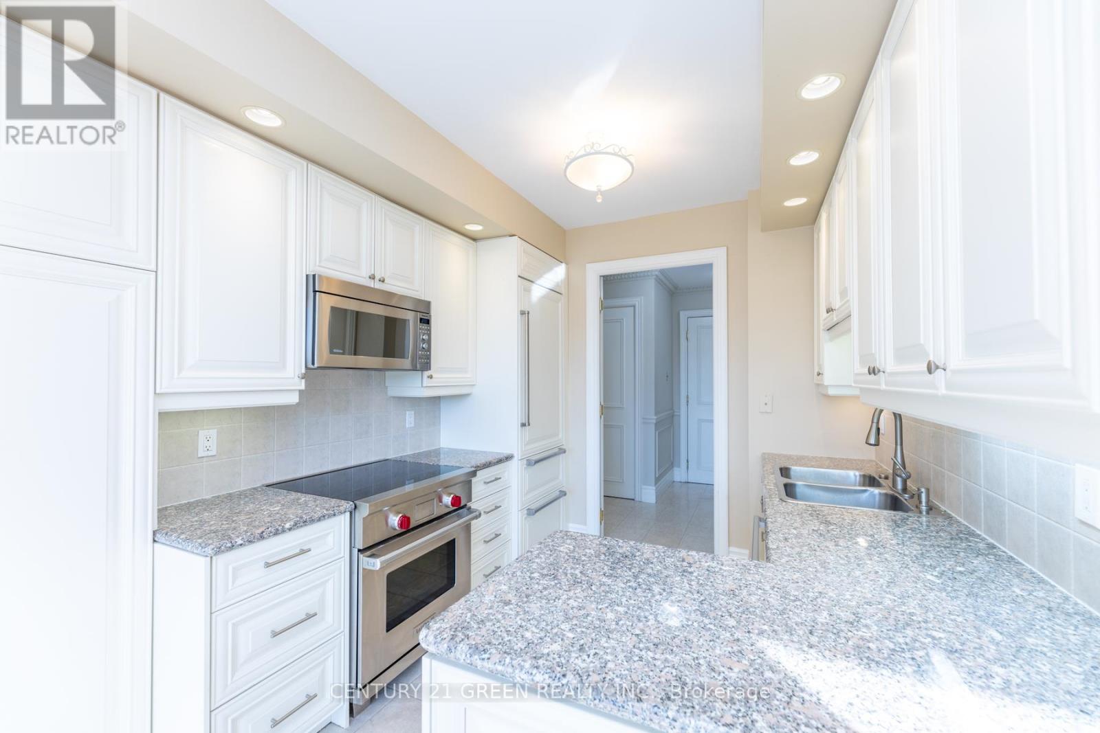 402 - 10 Old York Mills Road, Toronto (Bridle Path-Sunnybrook-York Mills), Ontario  M2P 2G9 - Photo 20 - C12449540