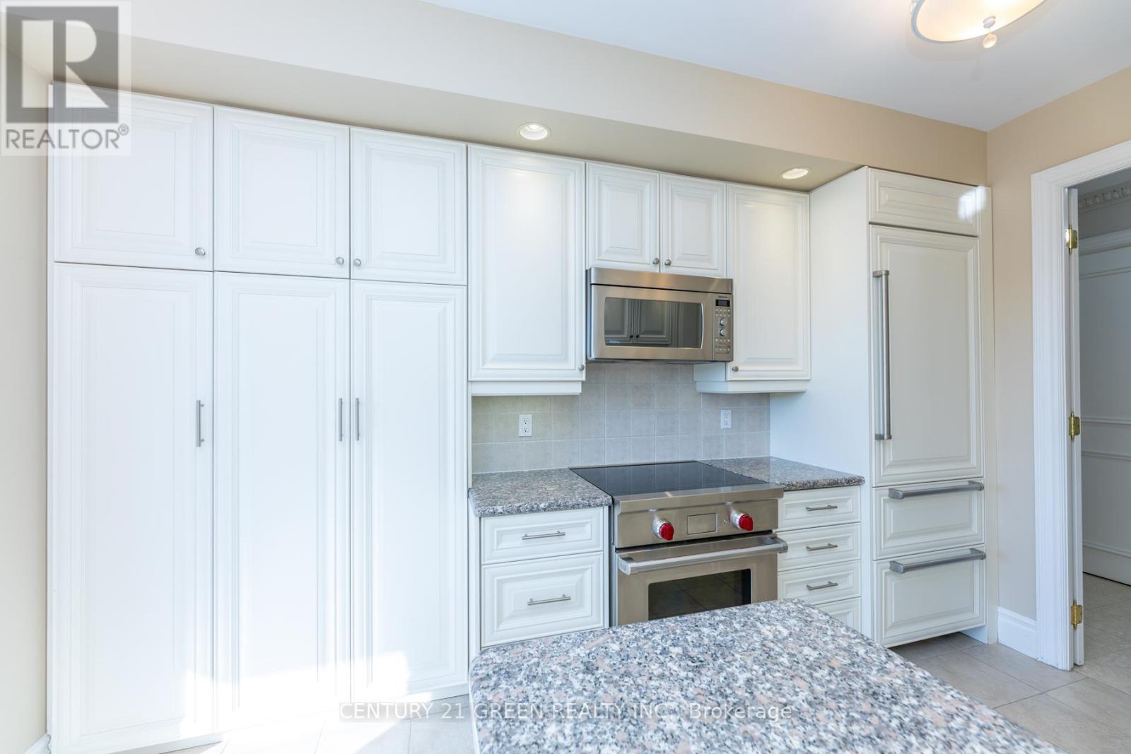 402 - 10 Old York Mills Road, Toronto (Bridle Path-Sunnybrook-York Mills), Ontario  M2P 2G9 - Photo 21 - C12449540
