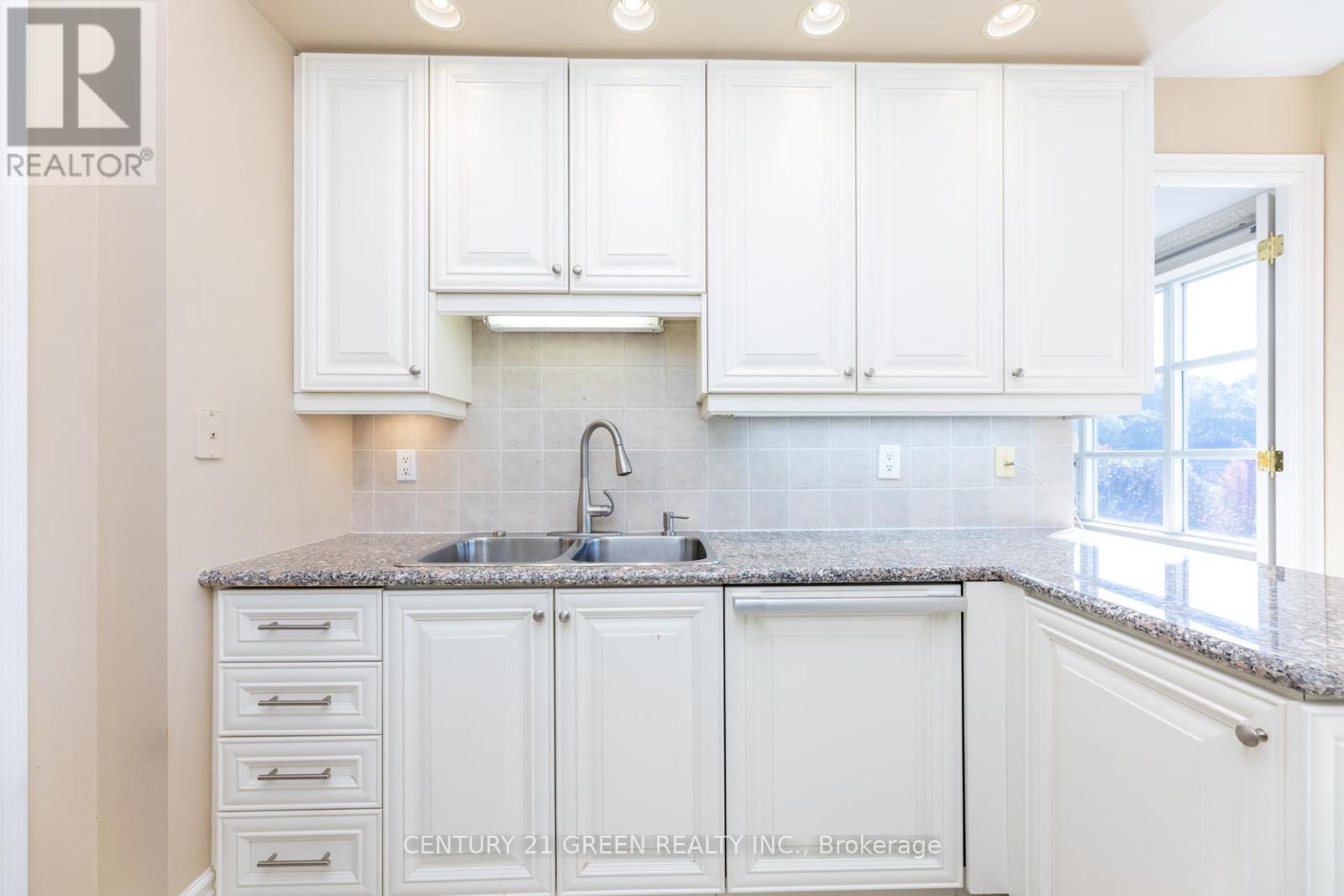 402 - 10 Old York Mills Road, Toronto (Bridle Path-Sunnybrook-York Mills), Ontario  M2P 2G9 - Photo 23 - C12449540