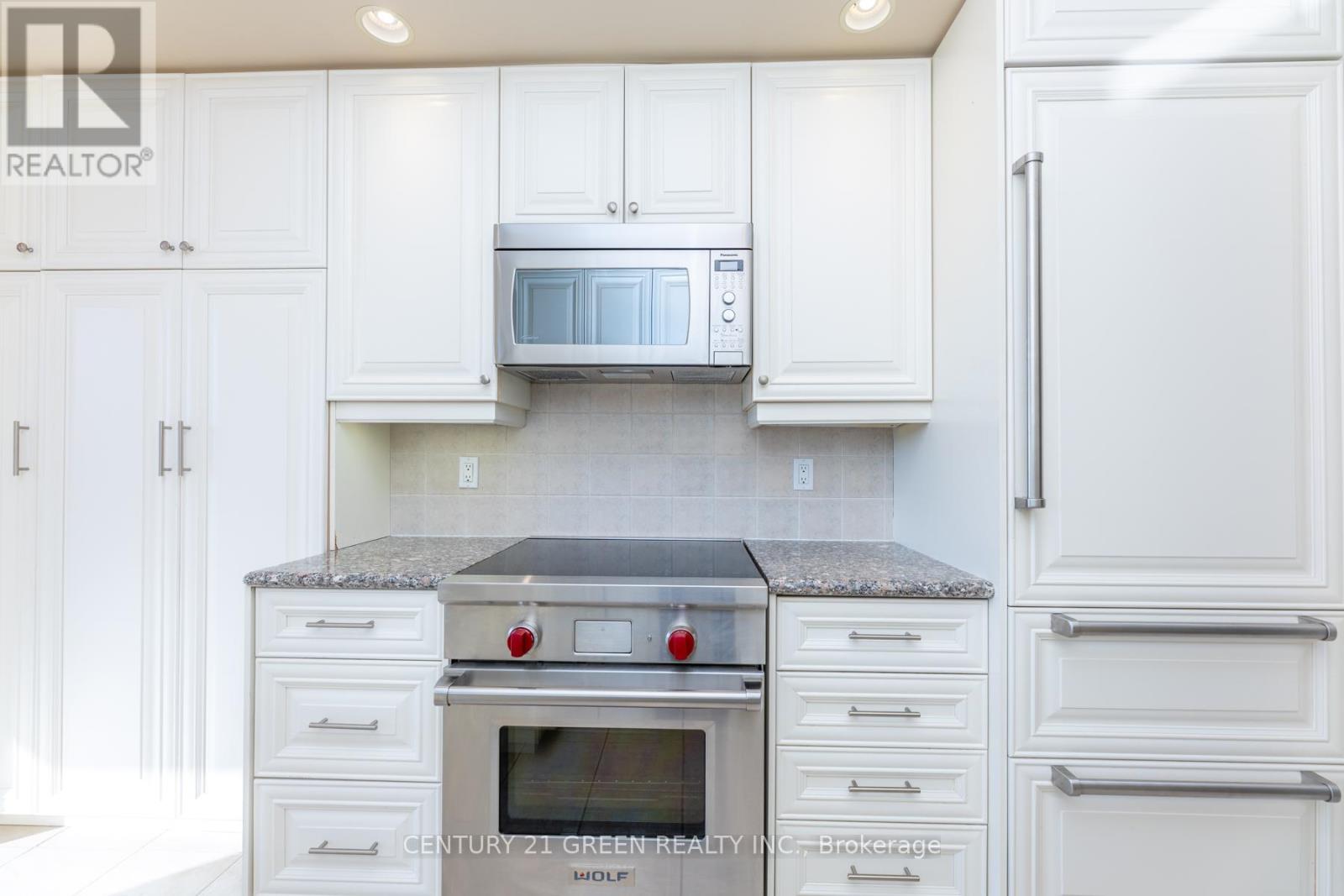 402 - 10 Old York Mills Road, Toronto (Bridle Path-Sunnybrook-York Mills), Ontario  M2P 2G9 - Photo 24 - C12449540