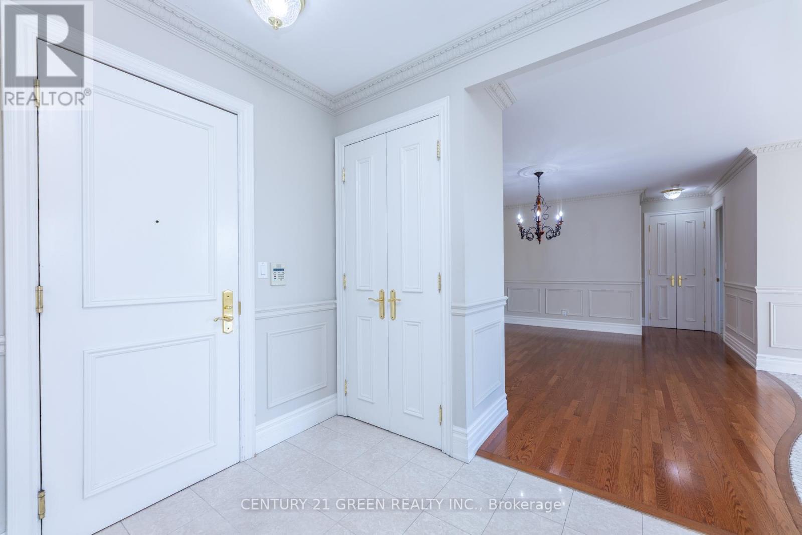 402 - 10 Old York Mills Road, Toronto (Bridle Path-Sunnybrook-York Mills), Ontario  M2P 2G9 - Photo 28 - C12449540