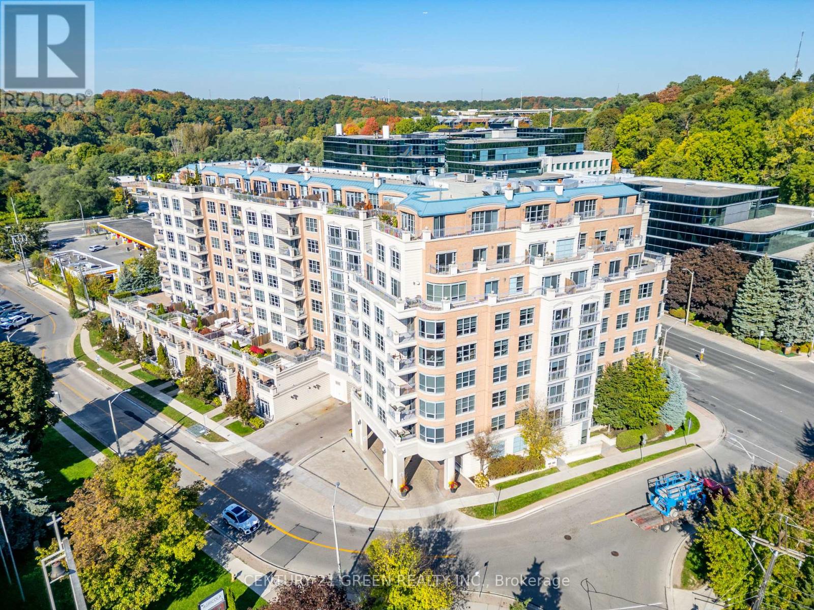 402 - 10 Old York Mills Road, Toronto (Bridle Path-Sunnybrook-York Mills), Ontario  M2P 2G9 - Photo 3 - C12449540