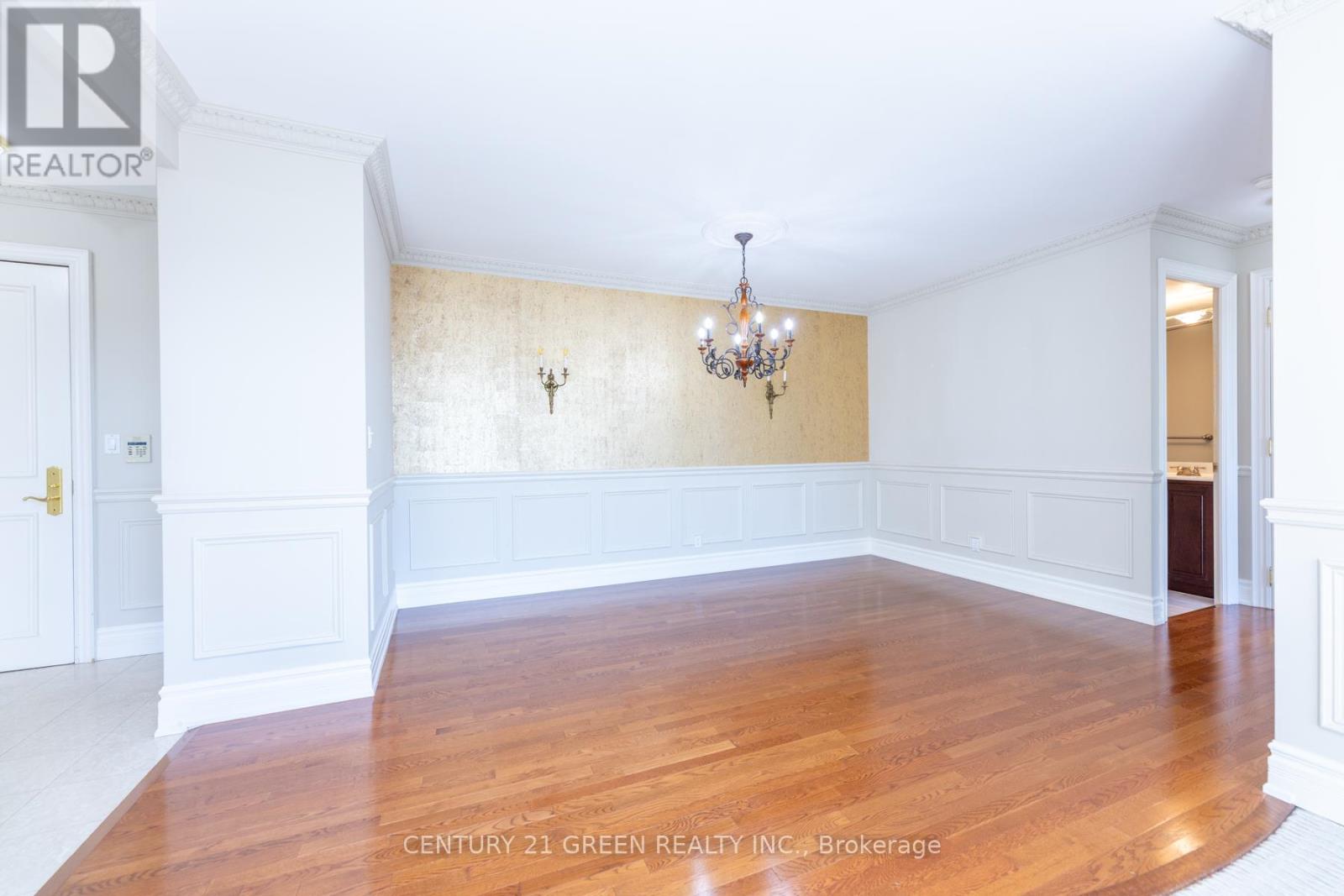 402 - 10 Old York Mills Road, Toronto (Bridle Path-Sunnybrook-York Mills), Ontario  M2P 2G9 - Photo 33 - C12449540