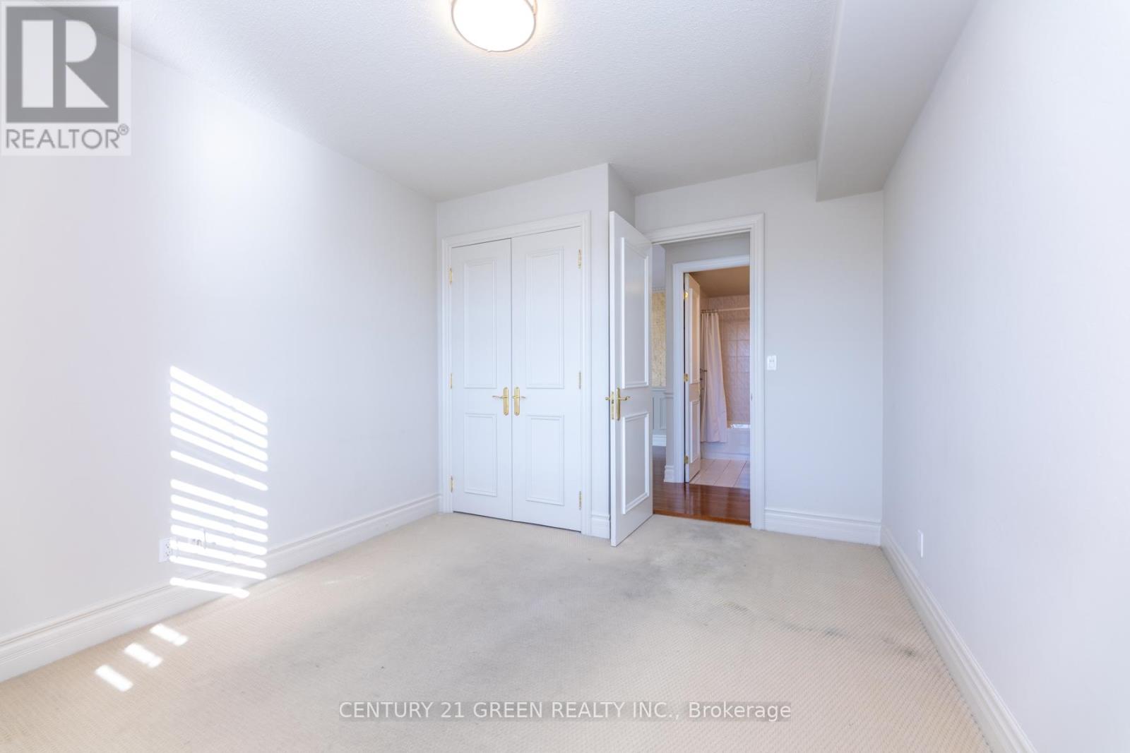 402 - 10 Old York Mills Road, Toronto (Bridle Path-Sunnybrook-York Mills), Ontario  M2P 2G9 - Photo 37 - C12449540