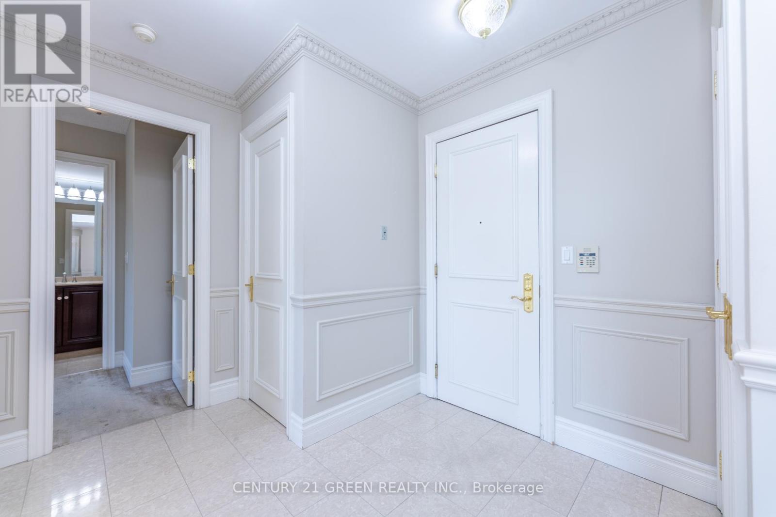 402 - 10 Old York Mills Road, Toronto (Bridle Path-Sunnybrook-York Mills), Ontario  M2P 2G9 - Photo 39 - C12449540