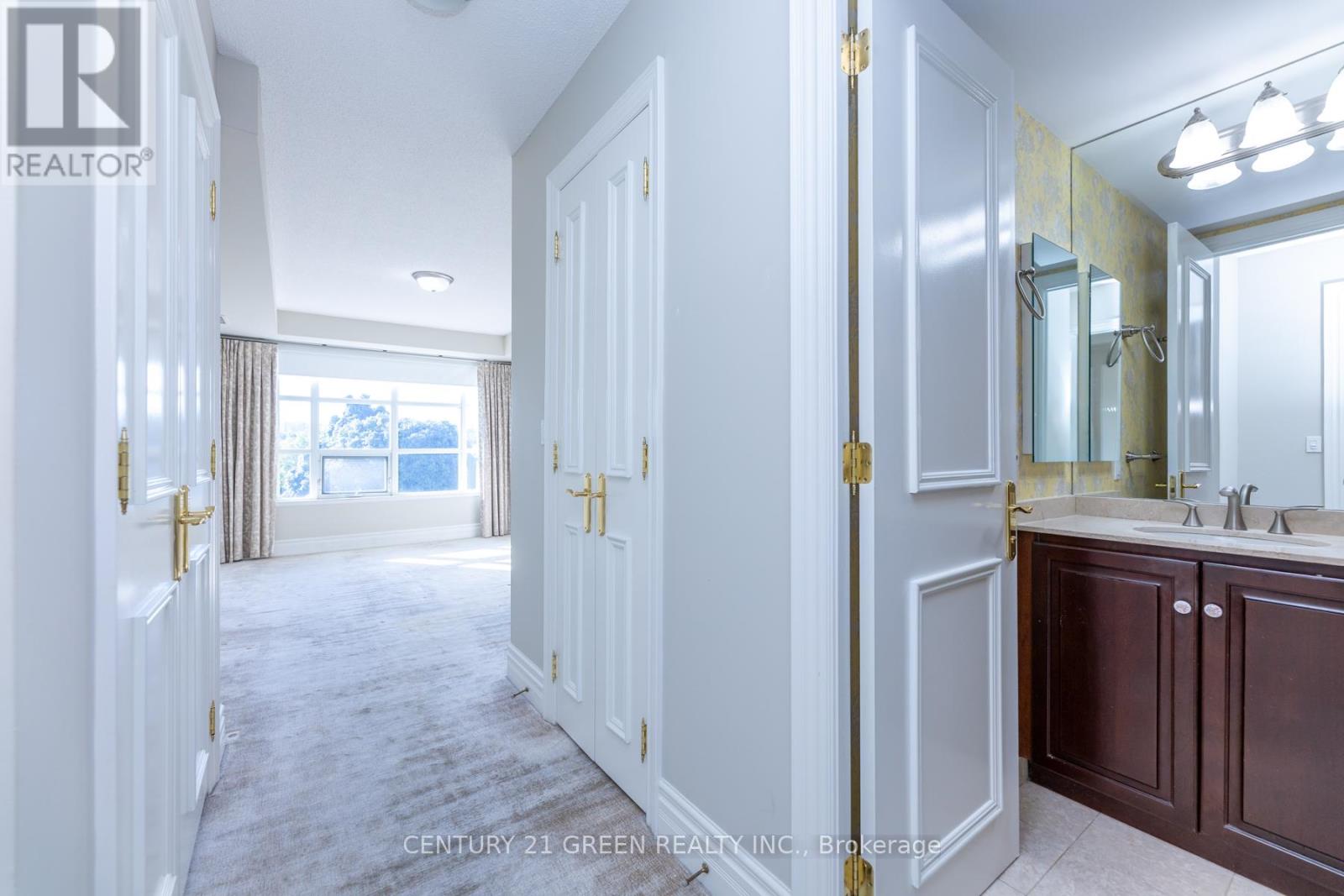 402 - 10 Old York Mills Road, Toronto (Bridle Path-Sunnybrook-York Mills), Ontario  M2P 2G9 - Photo 40 - C12449540