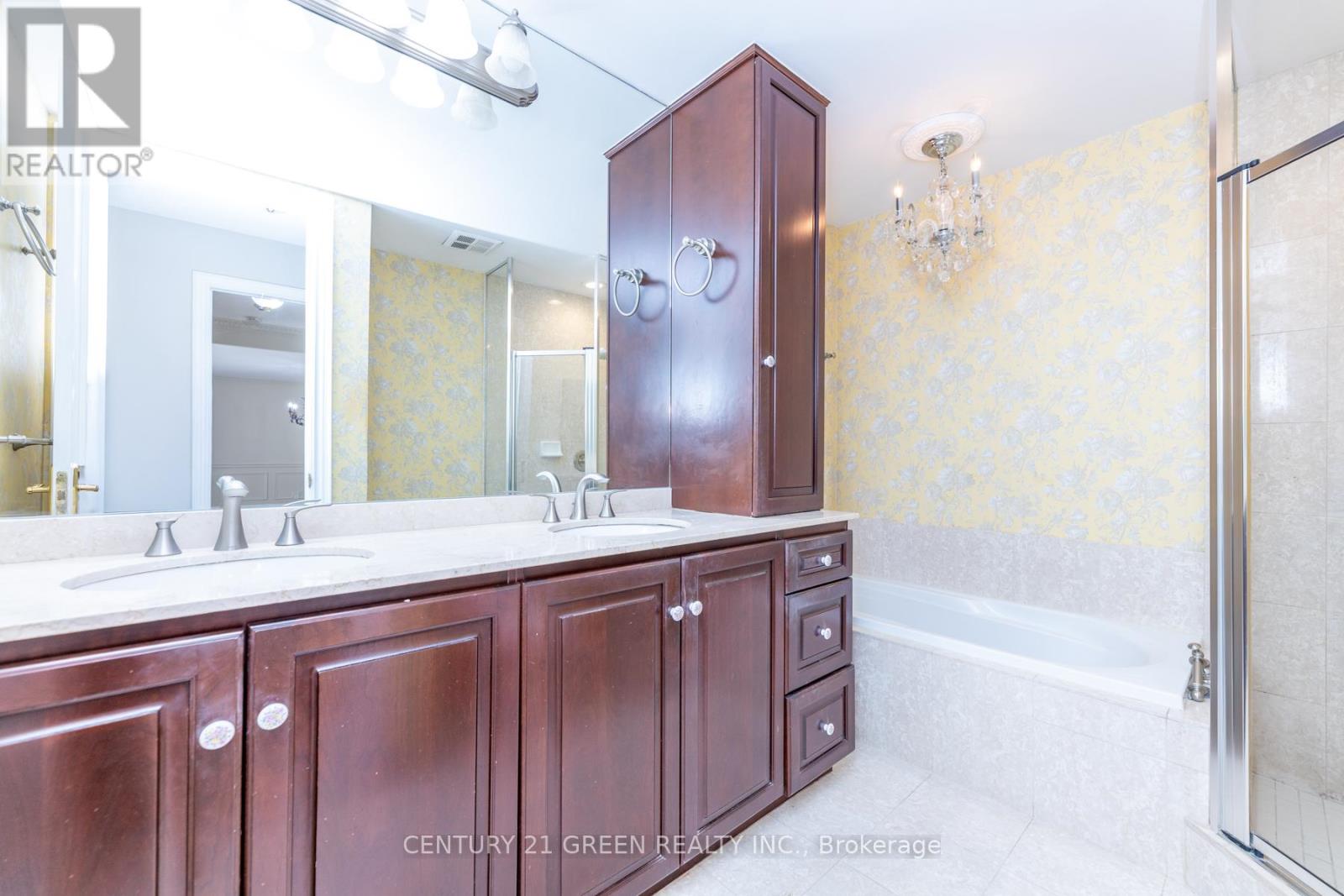 402 - 10 Old York Mills Road, Toronto (Bridle Path-Sunnybrook-York Mills), Ontario  M2P 2G9 - Photo 45 - C12449540