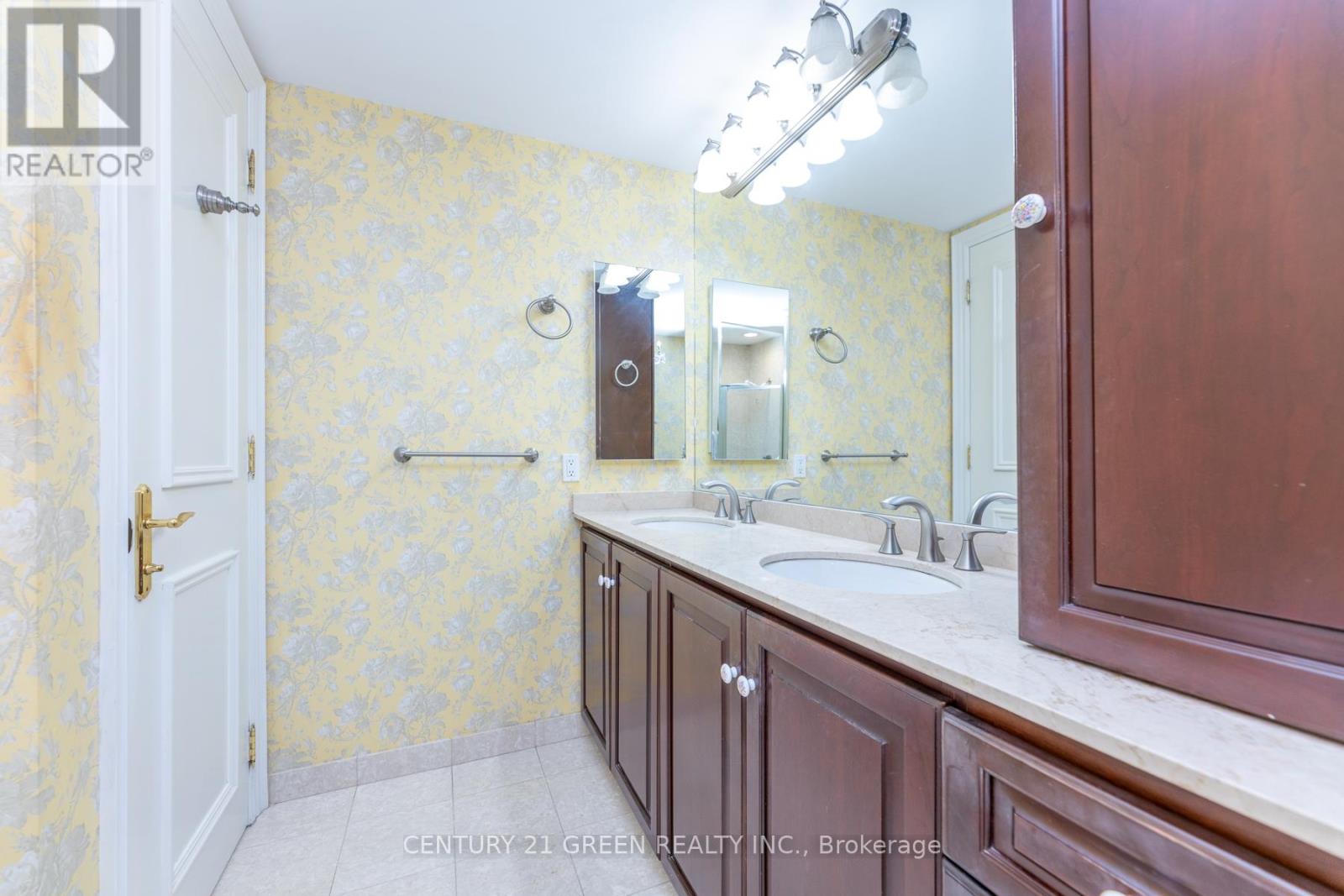402 - 10 Old York Mills Road, Toronto (Bridle Path-Sunnybrook-York Mills), Ontario  M2P 2G9 - Photo 46 - C12449540