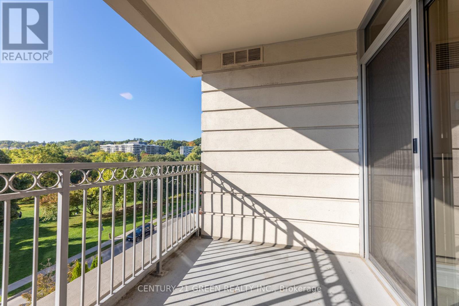 402 - 10 Old York Mills Road, Toronto (Bridle Path-Sunnybrook-York Mills), Ontario  M2P 2G9 - Photo 48 - C12449540
