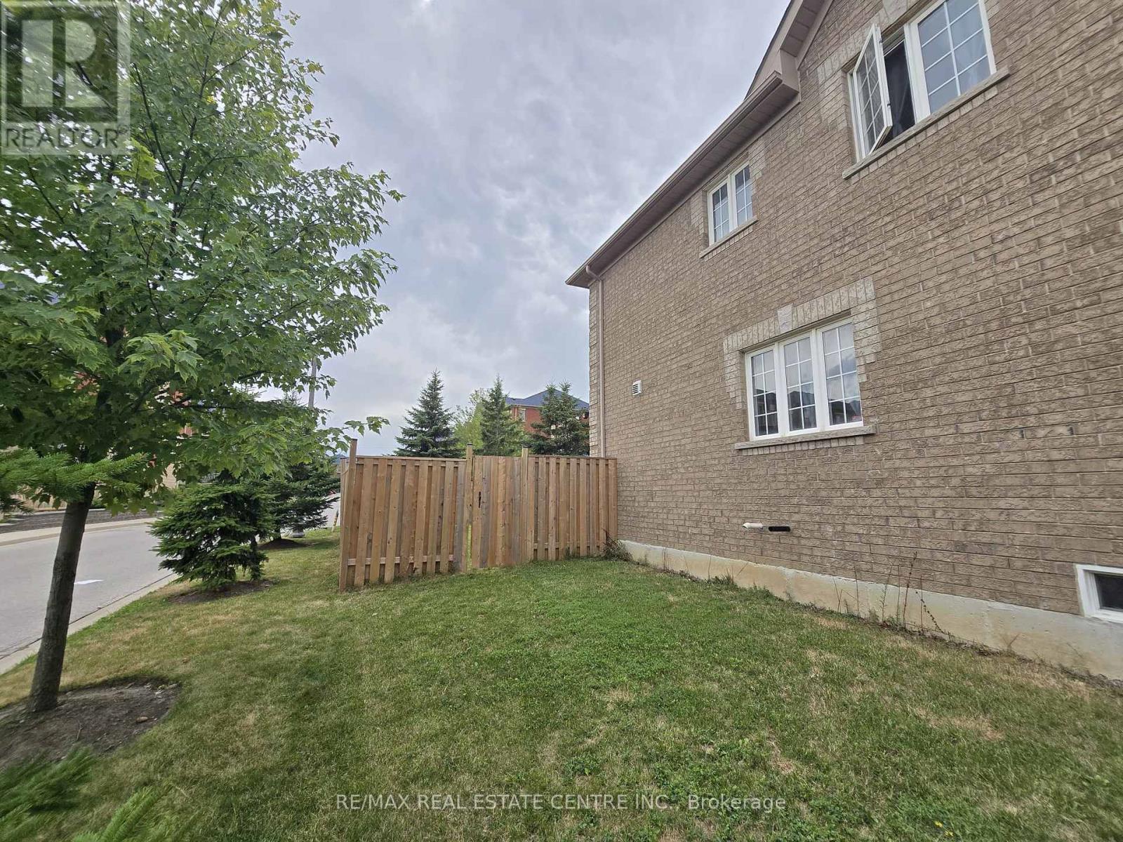 5054 Intrepid Drive, Mississauga, Ontario  L5M 8A5 - Photo 24 - W12404200