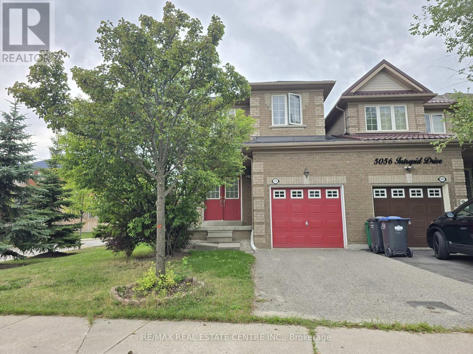 5054 Intrepid Drive, Mississauga, Ontario  L5M 8A5 - Photo 7 - W12404200