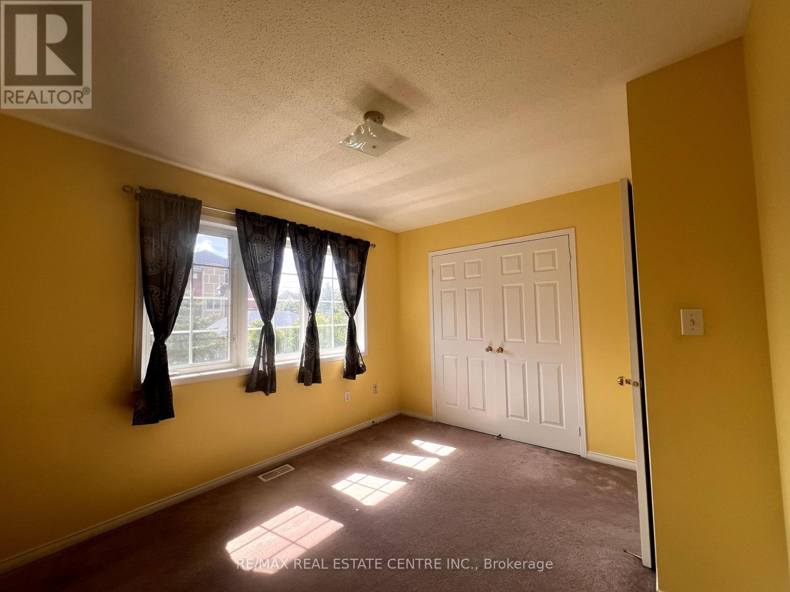 5054 Intrepid Drive, Mississauga, Ontario  L5M 8A5 - Photo 29 - W12404200