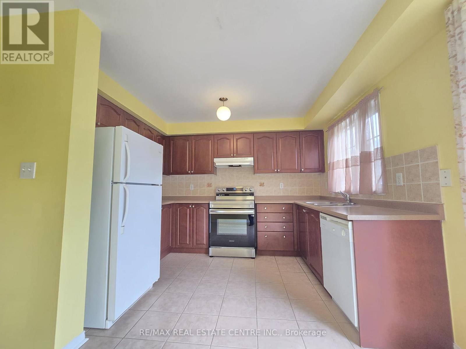 5054 Intrepid Drive, Mississauga, Ontario  L5M 8A5 - Photo 25 - W12404200