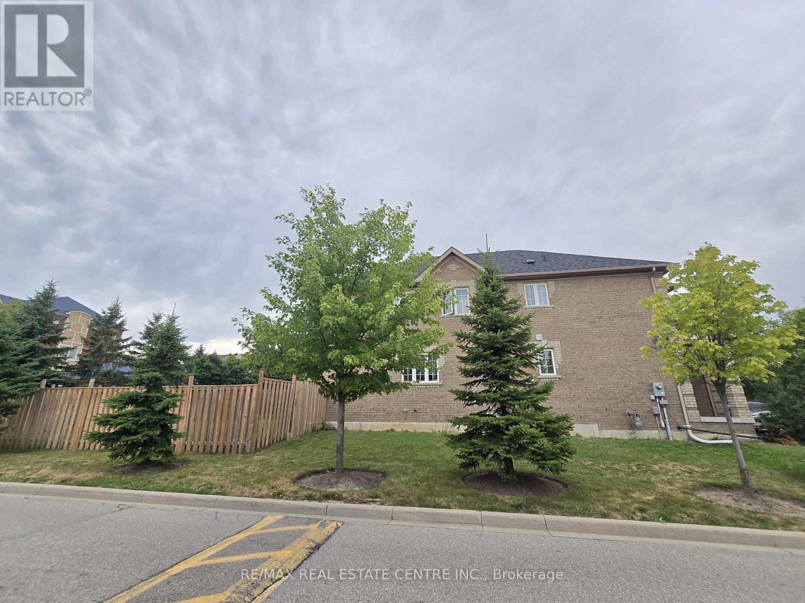 5054 Intrepid Drive, Mississauga, Ontario  L5M 8A5 - Photo 23 - W12404200