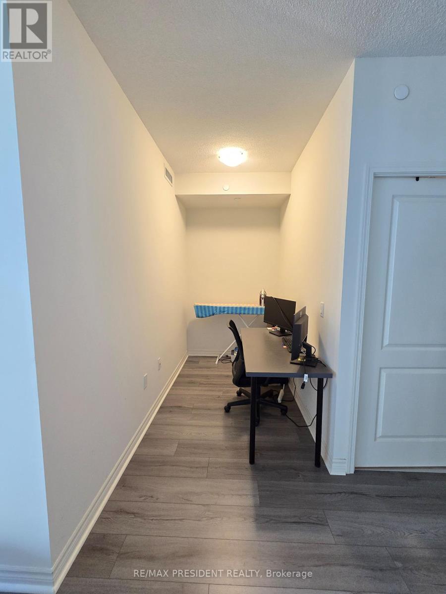 1709 - 349 Rathburn Road W, Mississauga, Ontario  L5B 0G9 - Photo 6 - W12448964