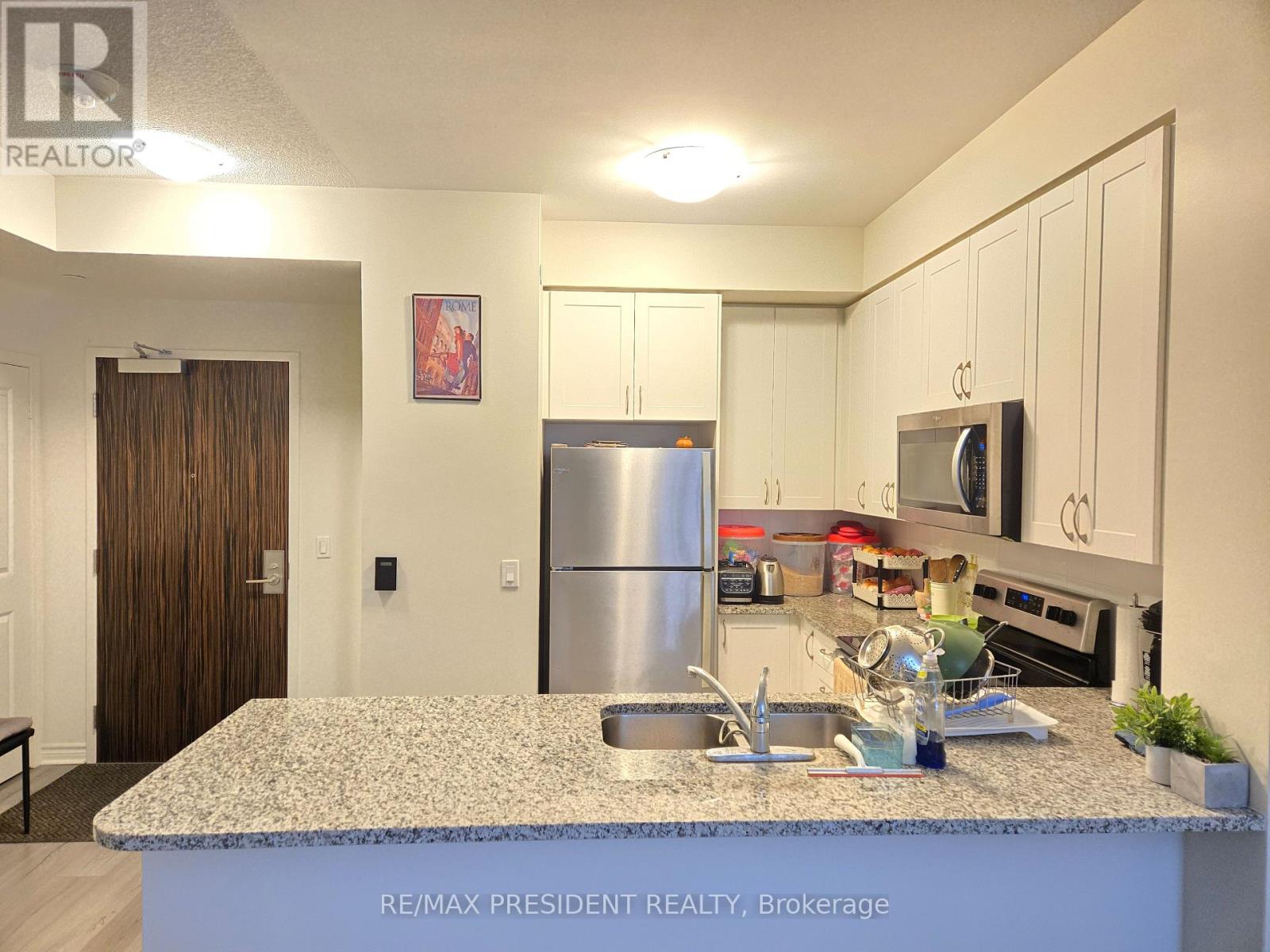 1709 - 349 Rathburn Road W, Mississauga, Ontario  L5B 0G9 - Photo 2 - W12448964