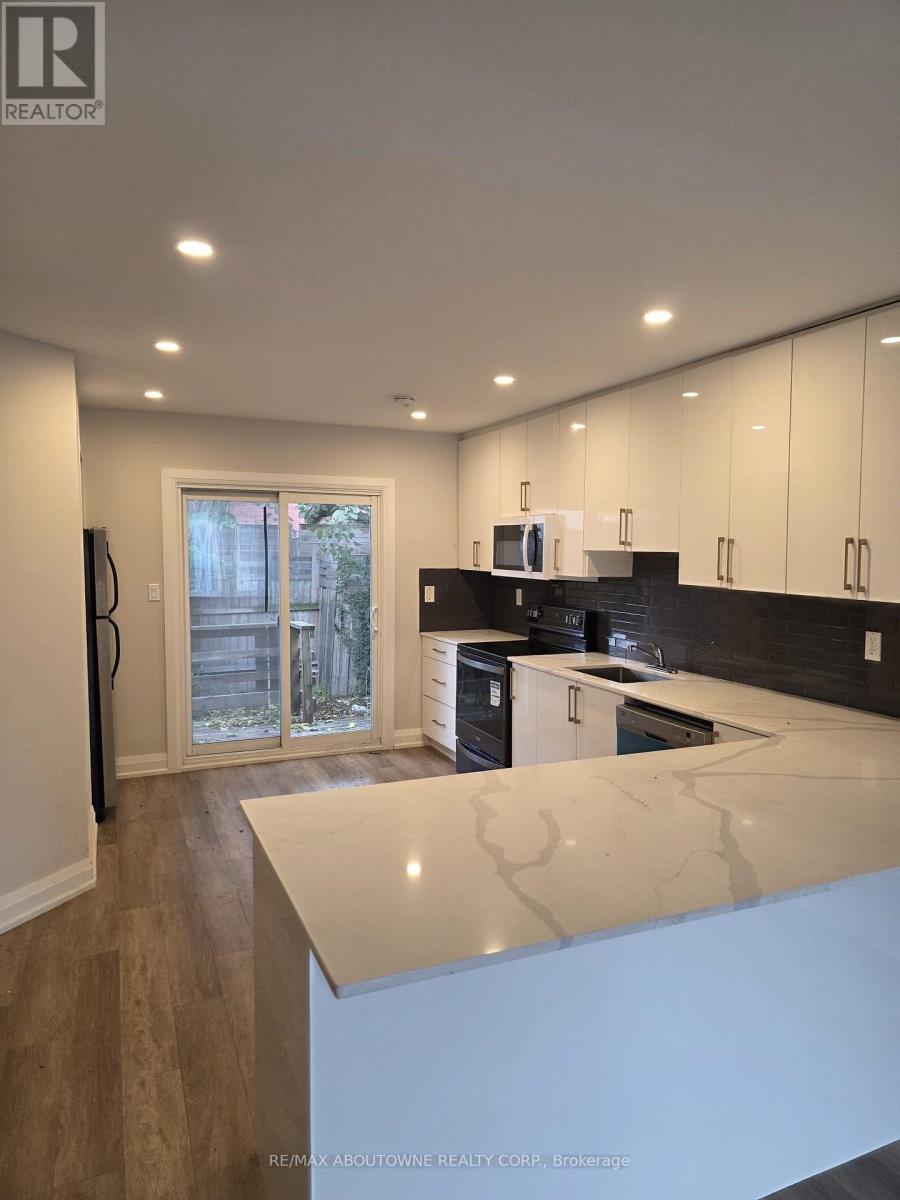 110 Beach Road E, Hamilton, Ontario  L8L 3Z9 - Photo 3 - X12421442