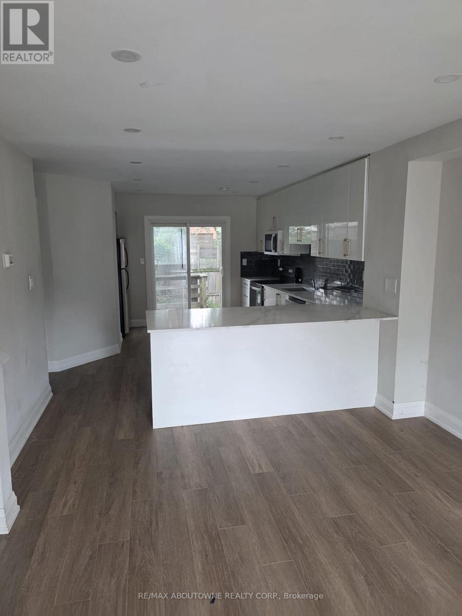 110 Beach Road E, Hamilton, Ontario  L8L 3Z9 - Photo 6 - X12421442