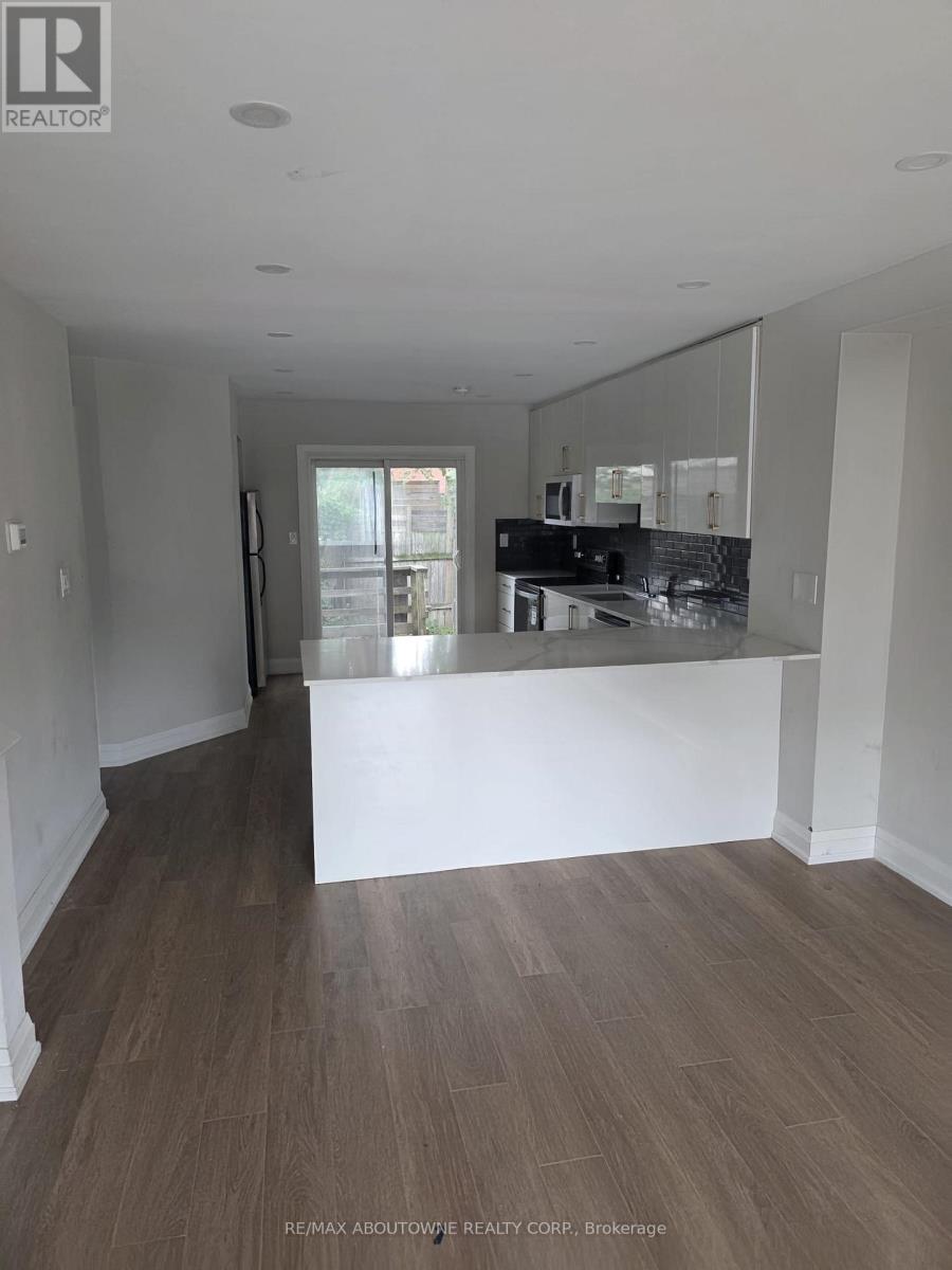 110 Beach Road E, Hamilton, Ontario  L8L 3Z9 - Photo 5 - X12421442