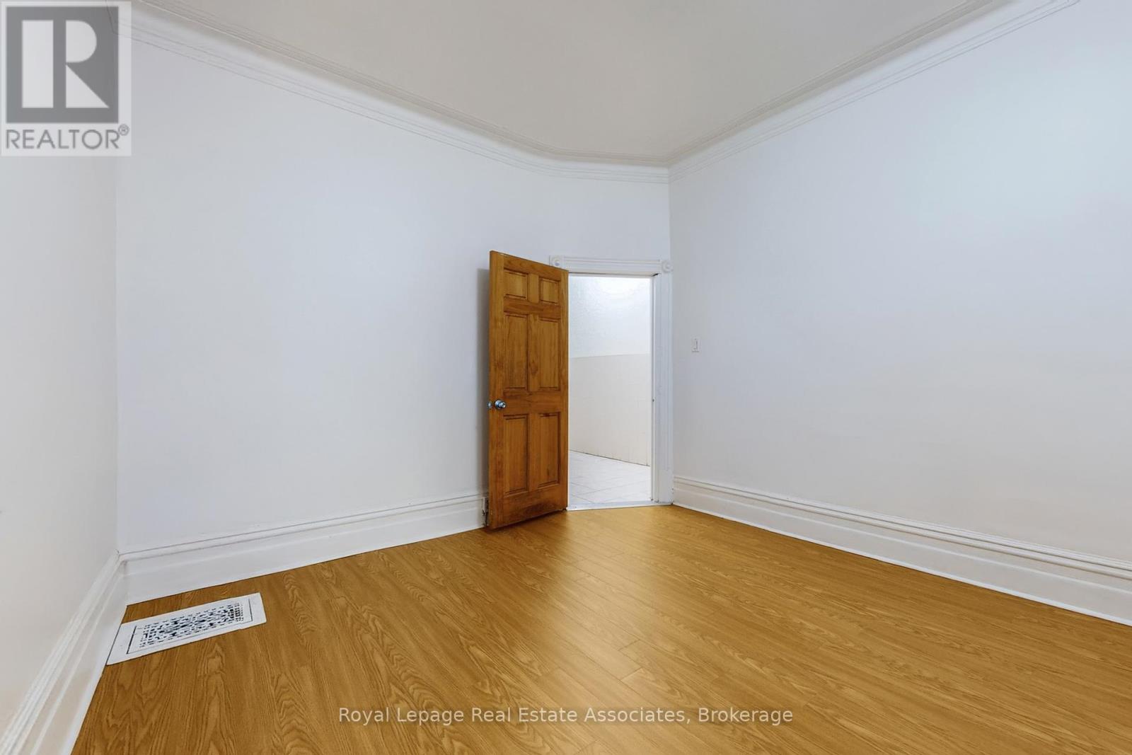 143 Seaton Street, Toronto, Ontario  M5A 2T2 - Photo 10 - C12448893