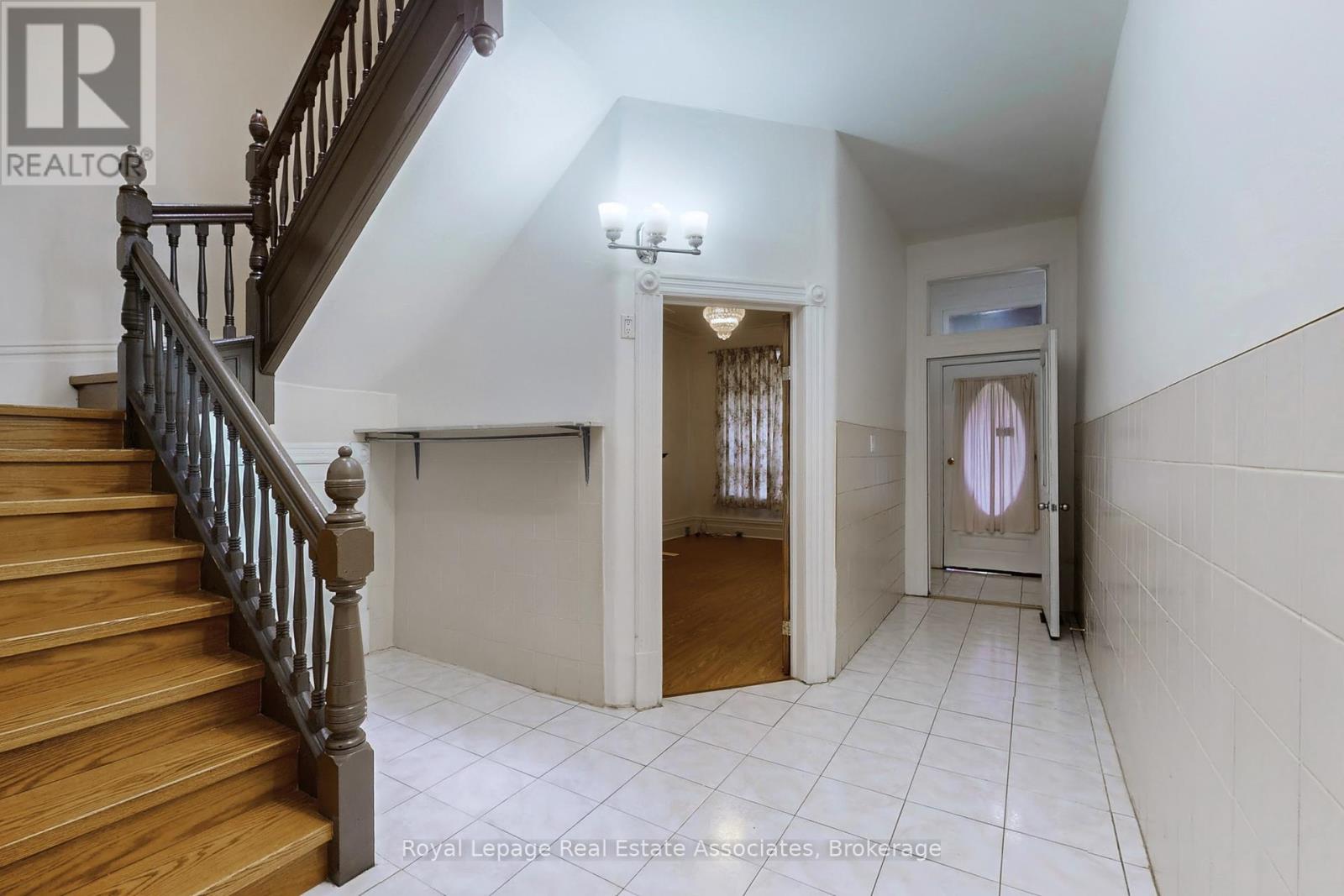 143 Seaton Street, Toronto, Ontario  M5A 2T2 - Photo 13 - C12448893