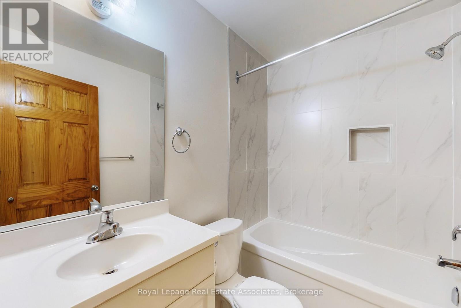 143 Seaton Street, Toronto, Ontario  M5A 2T2 - Photo 12 - C12448893