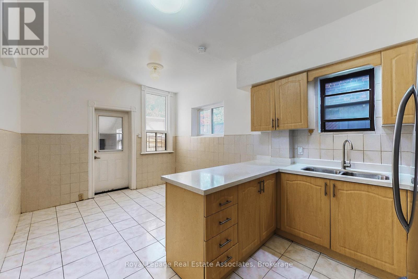143 Seaton Street, Toronto, Ontario  M5A 2T2 - Photo 6 - C12448893