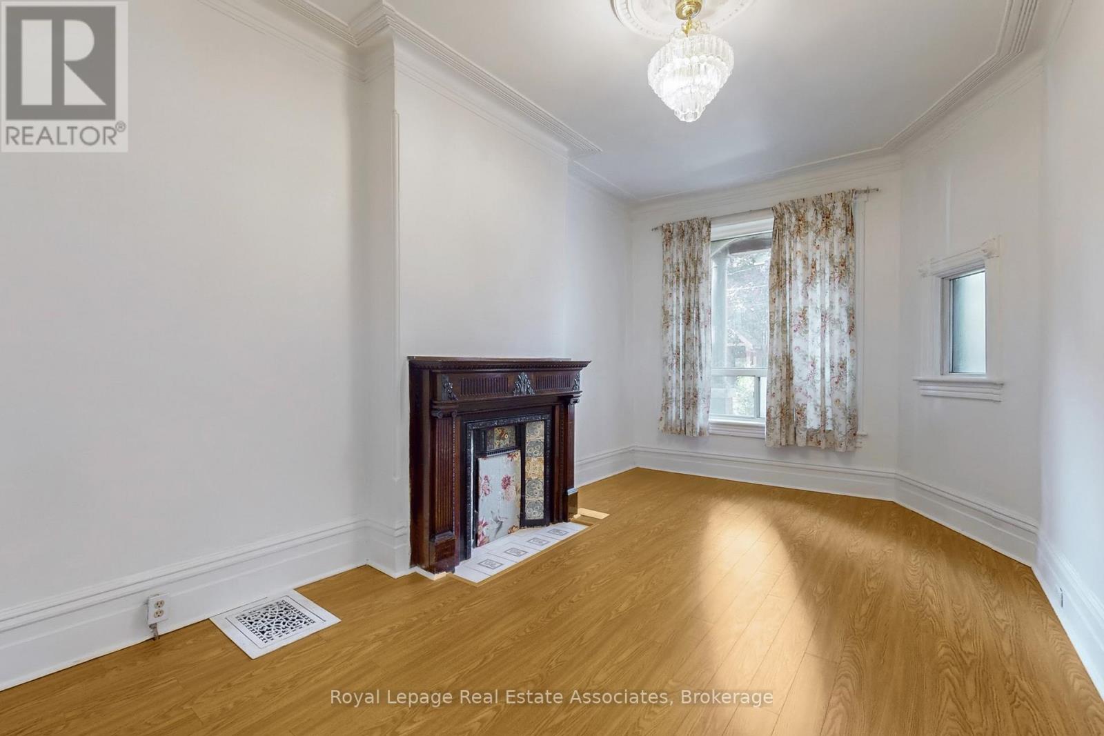 143 Seaton Street, Toronto, Ontario  M5A 2T2 - Photo 2 - C12448893