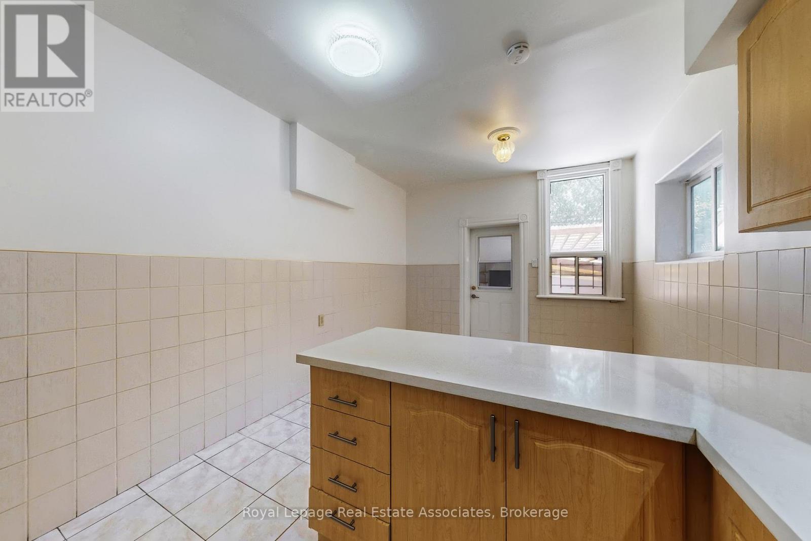 143 Seaton Street, Toronto, Ontario  M5A 2T2 - Photo 7 - C12448893
