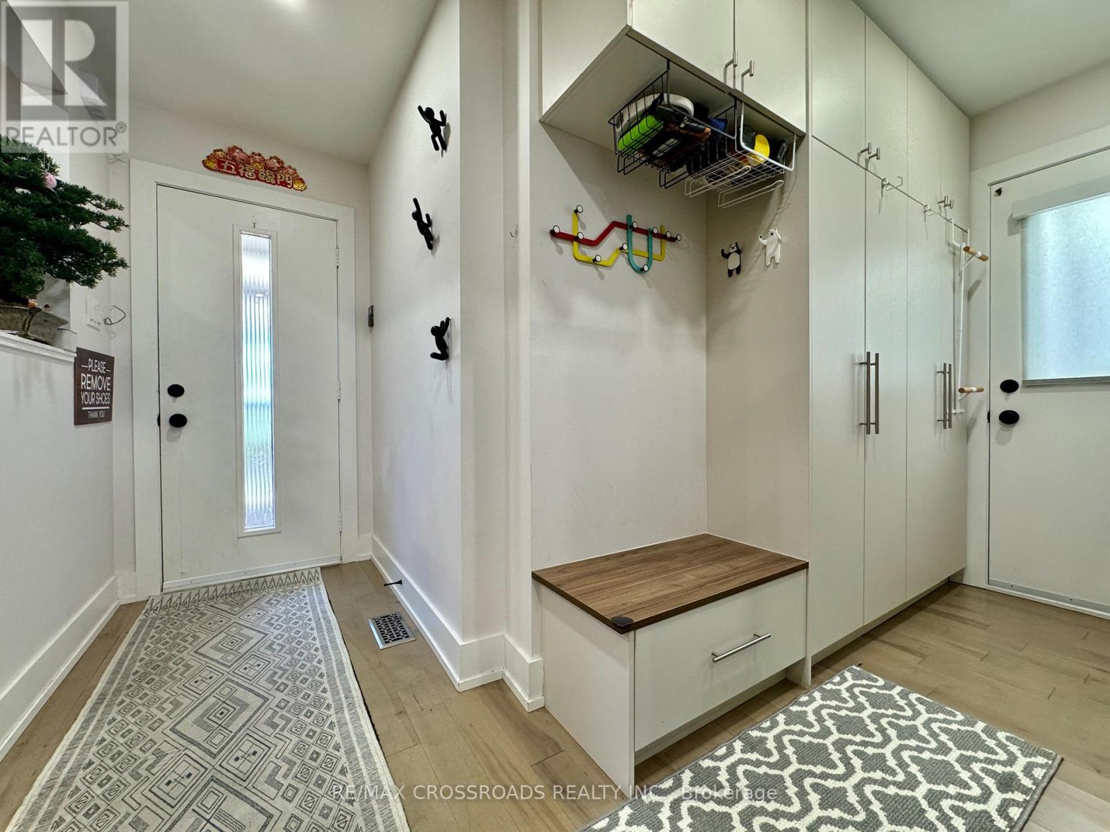 93 Barnwell Drive, Toronto, Ontario  M1V 1Z1 - Photo 4 - E12449517