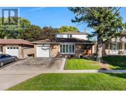 22 TWEEDROCK CRESCENT, Toronto, Ontario