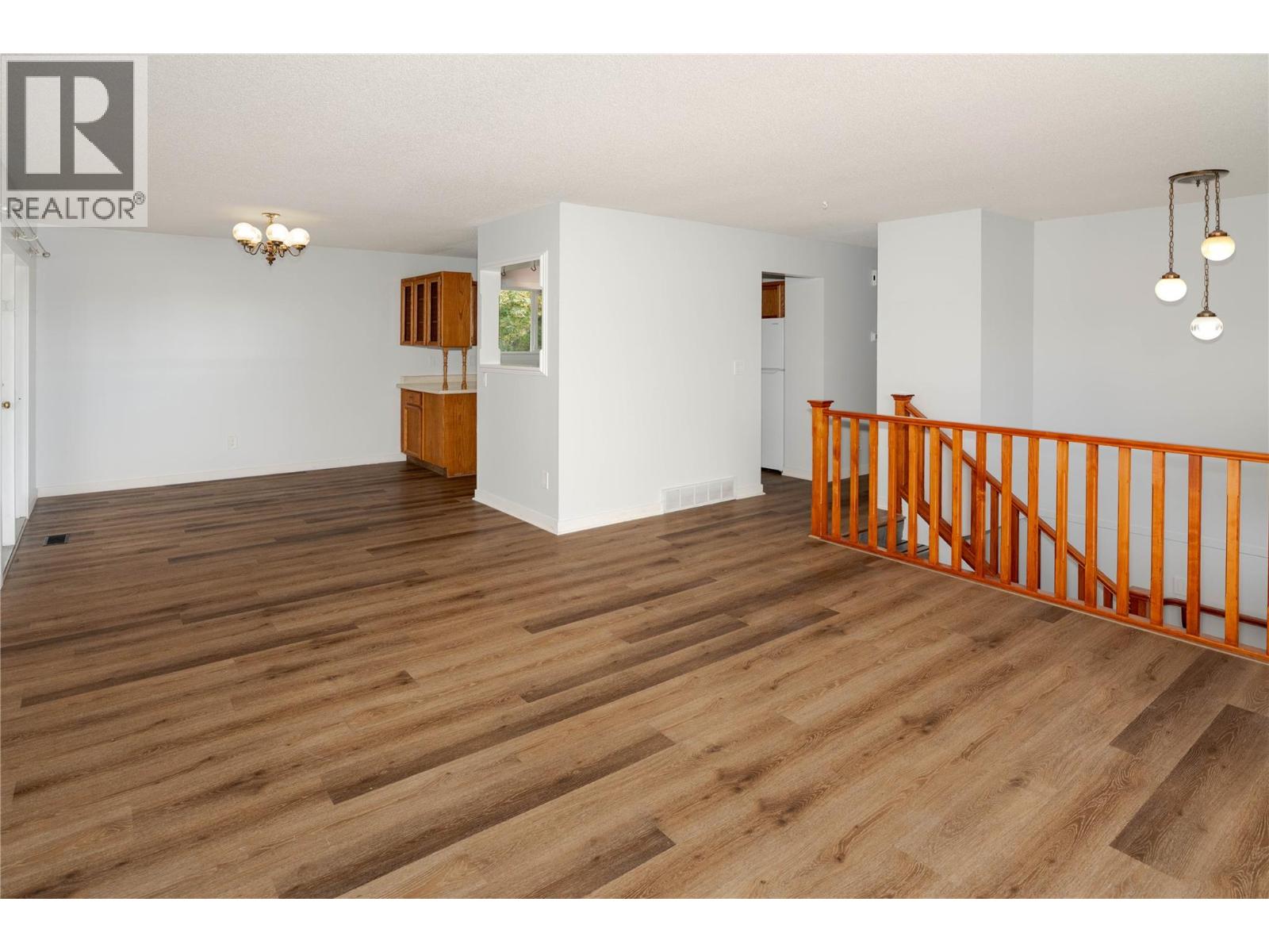 225 JUPITER Court Kelowna Photo 2