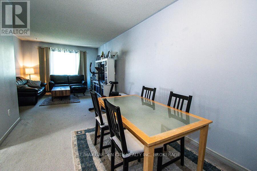 4549 Carriage Road, Lincoln, Ontario  L3J 0C2 - Photo 9 - X12449689