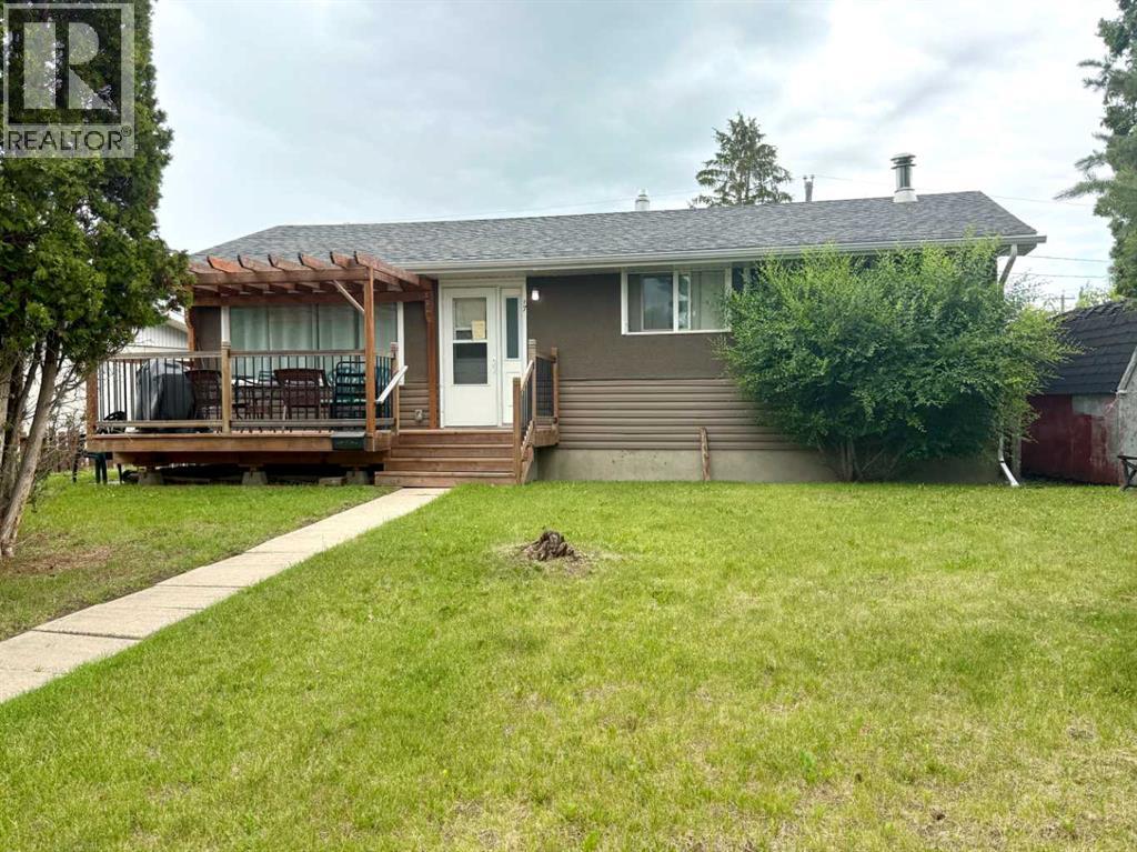 17 Fern Road, Red Deer, Alberta  T4N 4Z3 - Photo 1 - A2261549