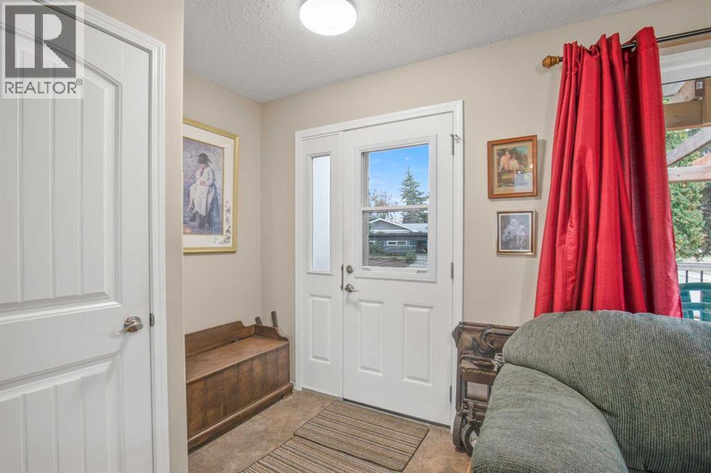 17 Fern Road, Red Deer, Alberta  T4N 4Z3 - Photo 5 - A2261549