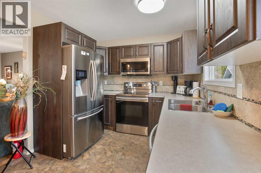17 Fern Road, Red Deer, Alberta  T4N 4Z3 - Photo 9 - A2261549