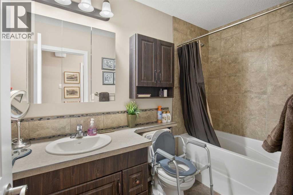 17 Fern Road, Red Deer, Alberta  T4N 4Z3 - Photo 17 - A2261549