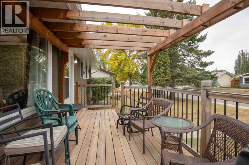 17 Fern Road, Red Deer, Alberta  T4N 4Z3 - Photo 3 - A2261549