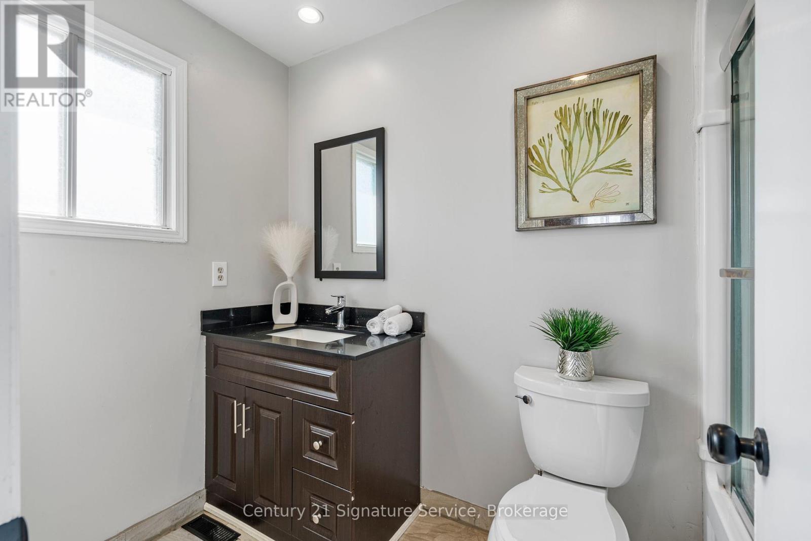 80 Dutch Crescent, Brampton, Ontario  L6Y 3X1 - Photo 11 - W12409033